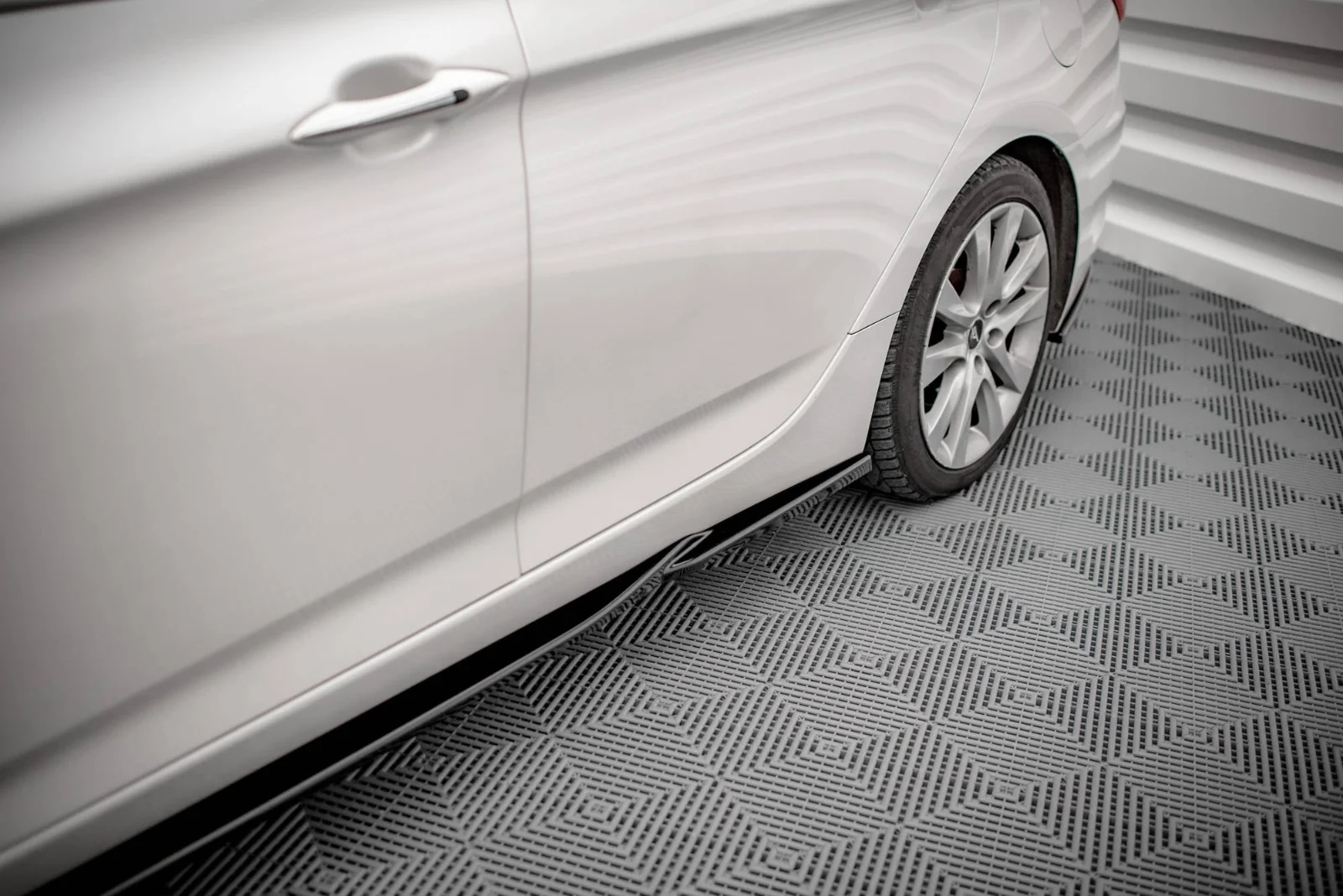 Maxton Design Seitenschweller-Ansätze für Hyundai i40 Mk1 – Schwarz glänzend