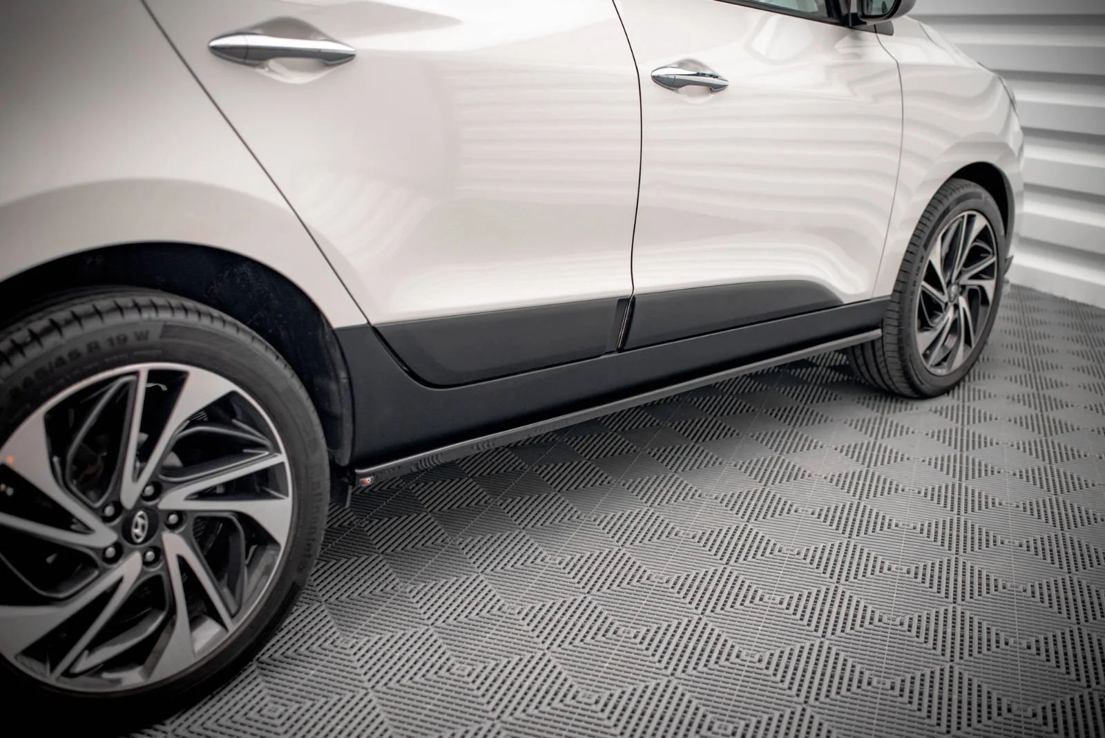 Maxton Design Seitenschweller-Ansätze für Hyundai ix35 Mk1 – Schwarz glänzend