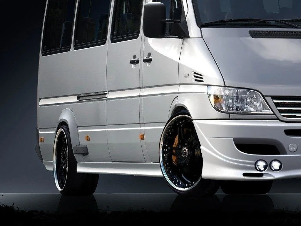 Maxton Seitenschweller-Ansätze für Mercedes Sprinter Mk1 FL – Schwarz glänzend