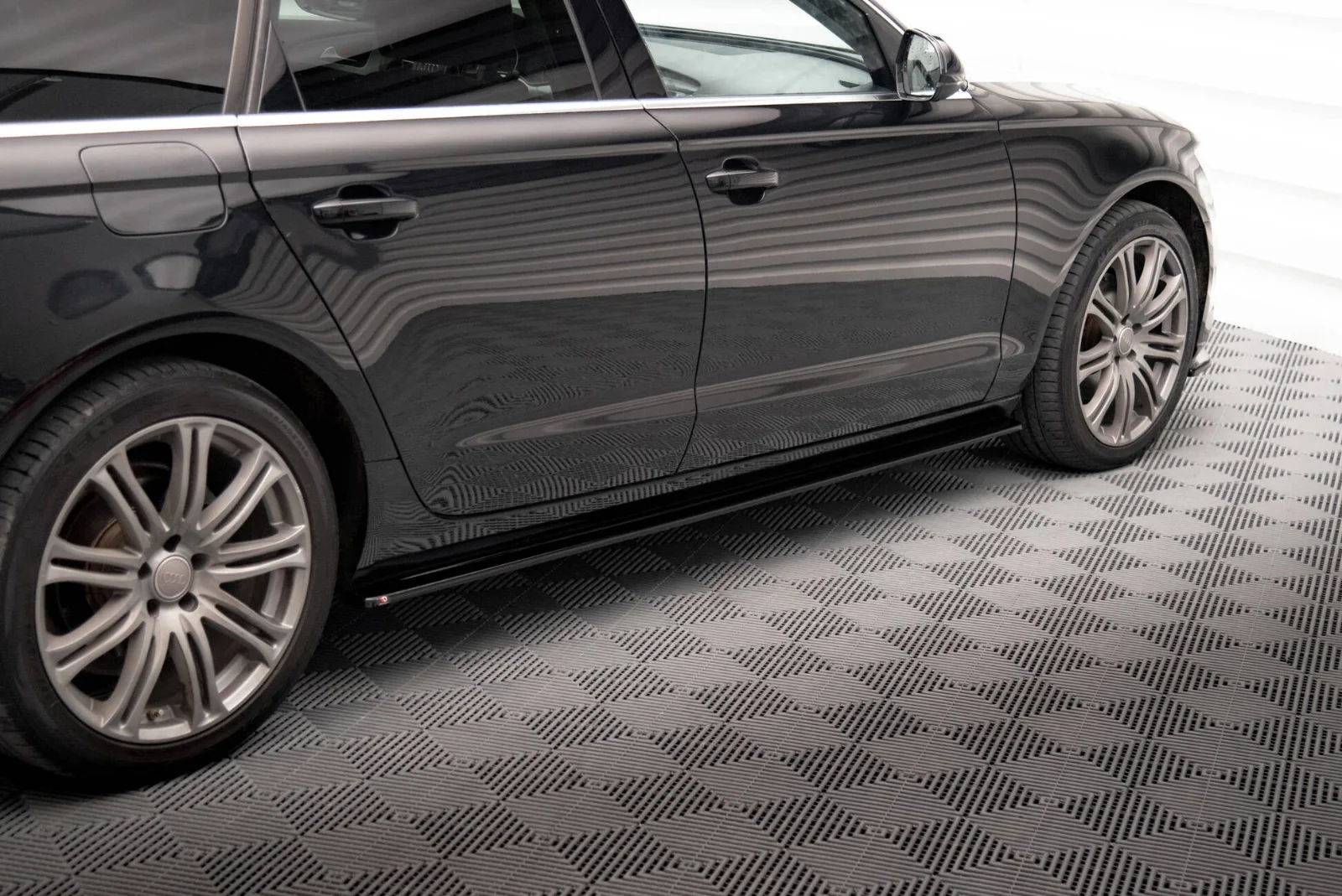Maxton Design Seitenschweller-Ansätze V.1 für Audi A6 C7 – Schwarz glänzend