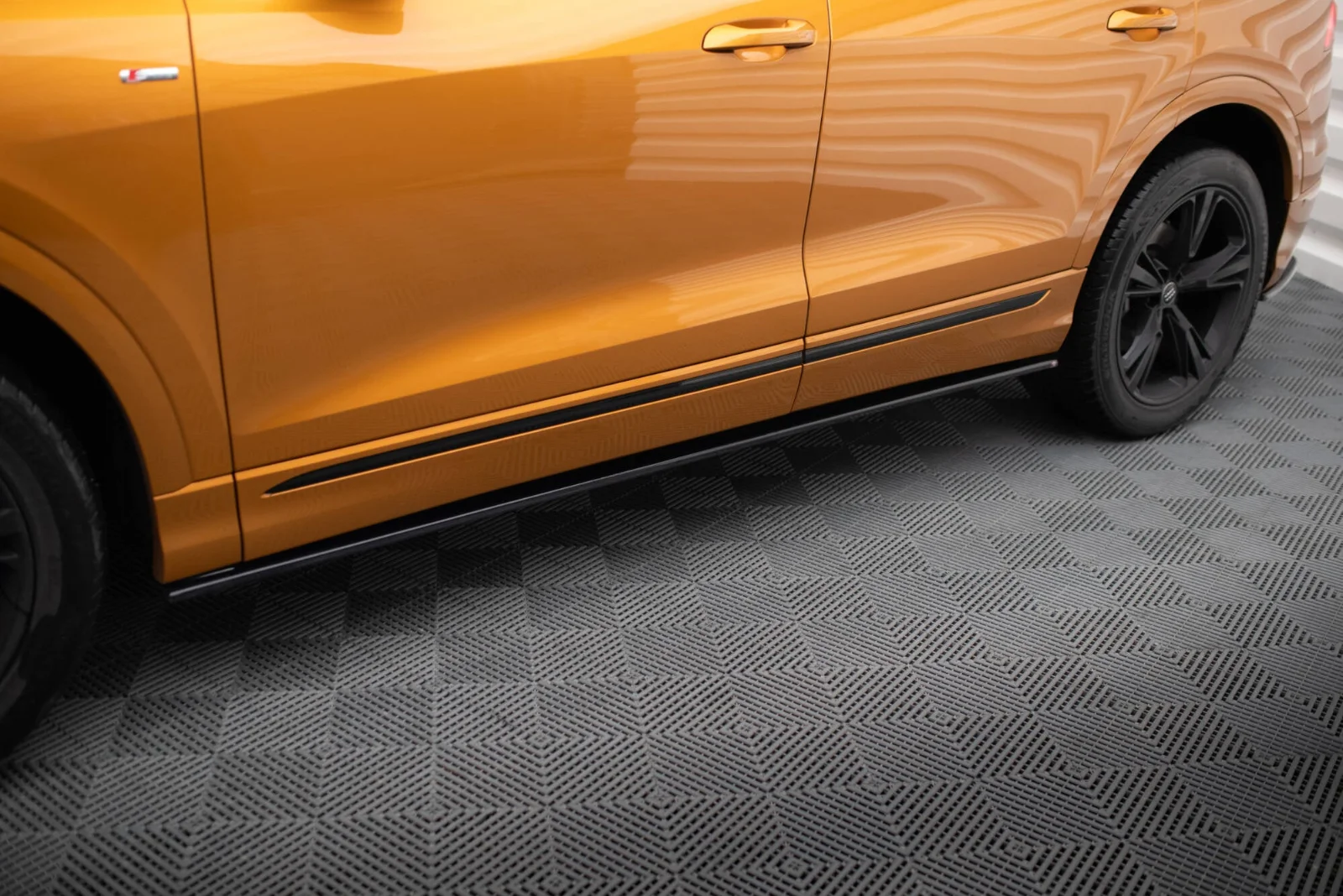 Maxton Seitenschweller-Ansätze V.1 Audi Q8 S line SQ8 Mk1 FL – Schwarz glänzend