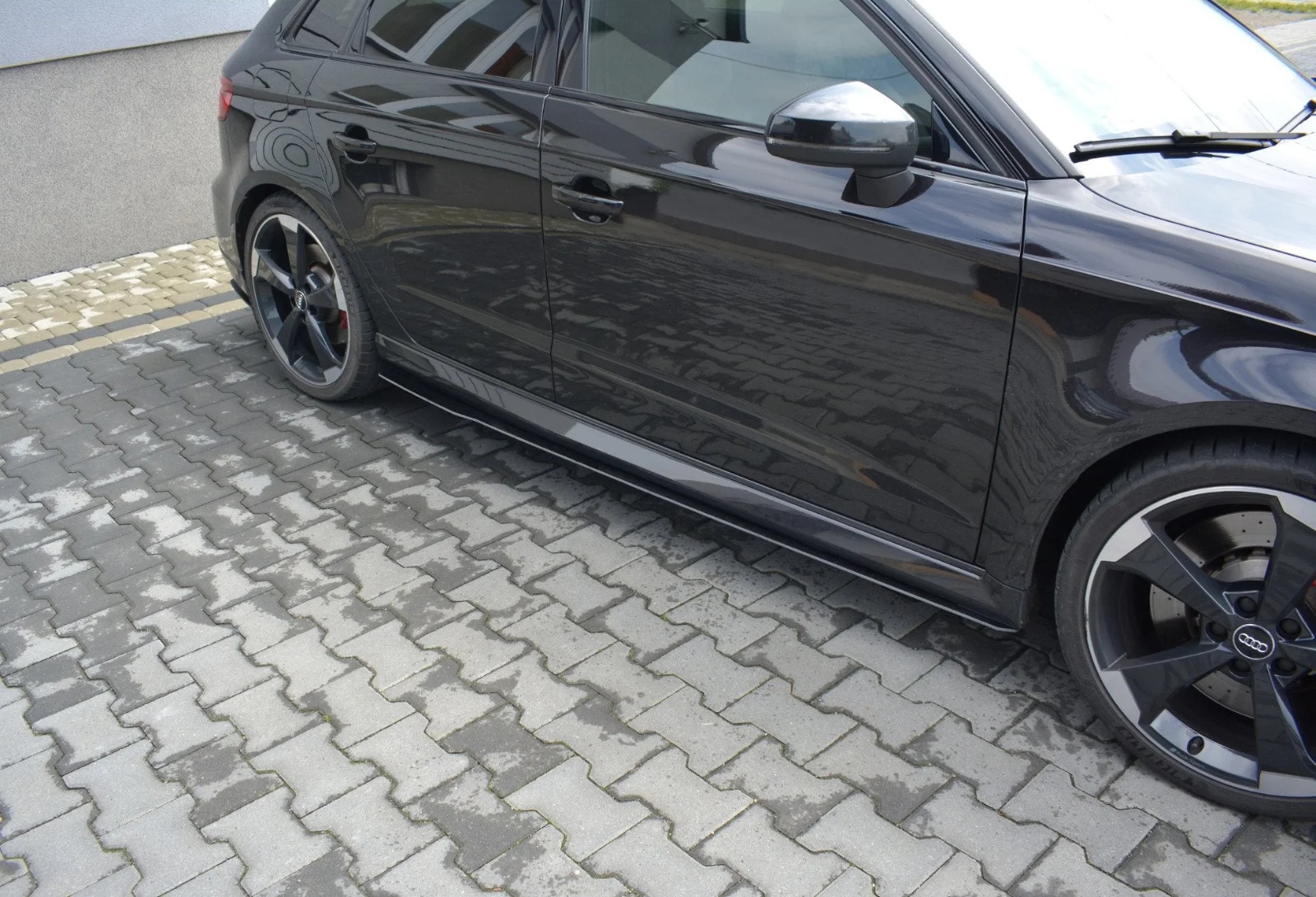 Maxton Design Seitenschweller-Ansätze V.1 für Audi RS3 8V FL – Schwarz matt