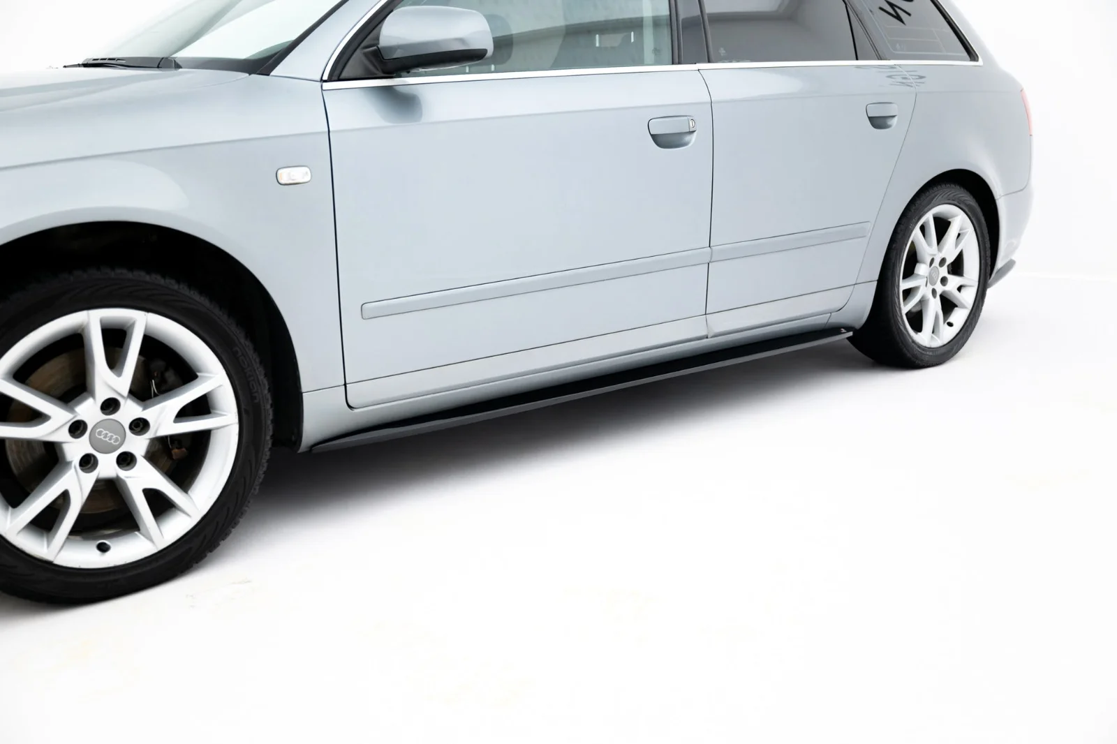 Maxton Seitenschweller-Ansätze V.1 Audi S4 A4 S line B6 B7 – Schwarz glänzend