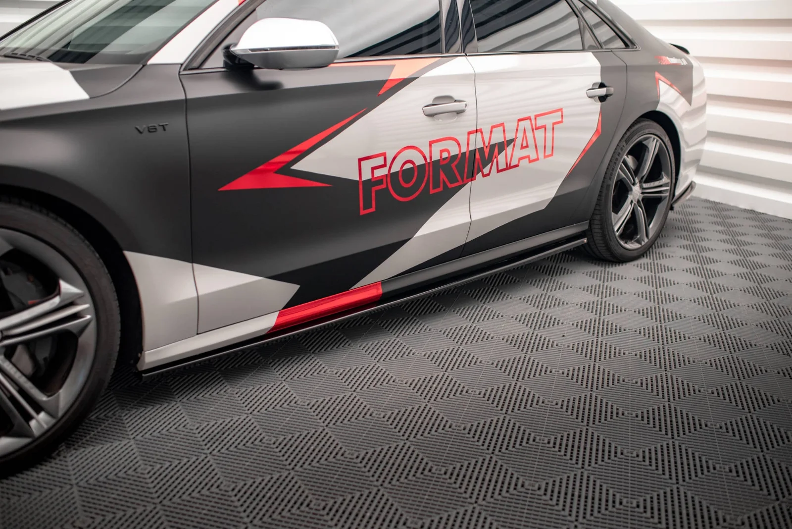 Maxton Design Seitenschweller-Ansätze V.1 für Audi S8 D4 – Schwarz glänzend