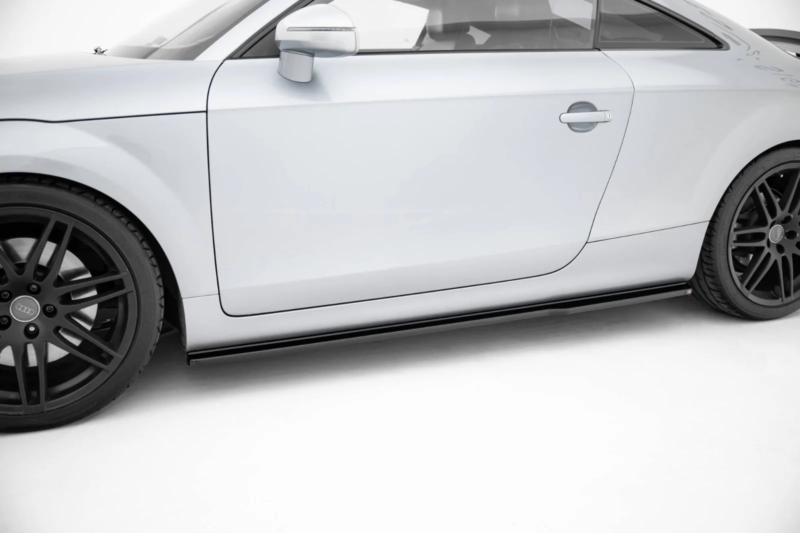 Maxton Seitenschweller-Ansätze V.1 für Audi TT S line 8J FL – Schwarz glänzend