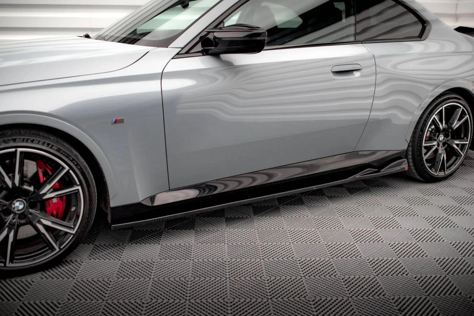 Maxton Seitenschweller-Ansätze V.1 BMW 2er M-Paket M240i G42 – Schwarz glänzend