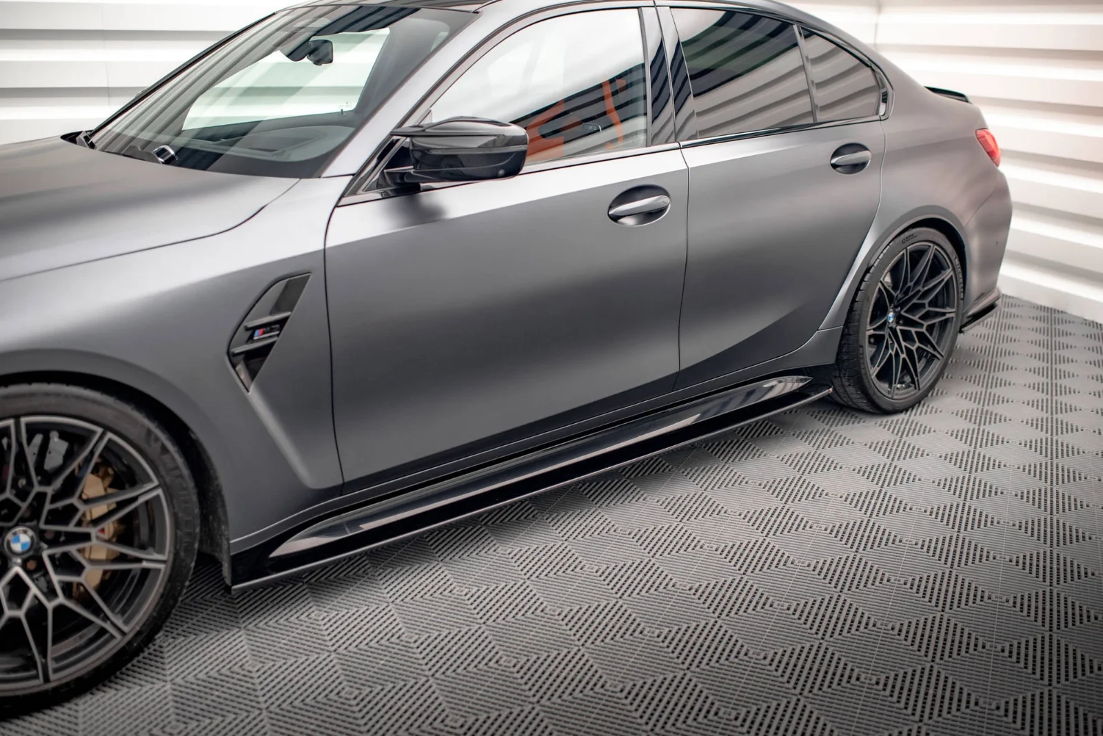 Maxton Design Seitenschweller-Ansätze V.1 für BMW M3 G80 G81 – Schwarz glänzend