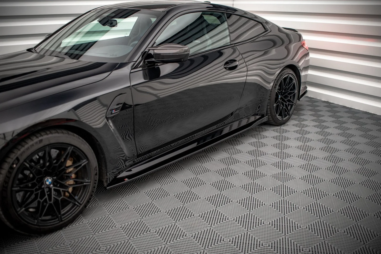 Maxton Design Seitenschweller-Ansätze V.1 für BMW M4 G82 FL – Schwarz glänzend