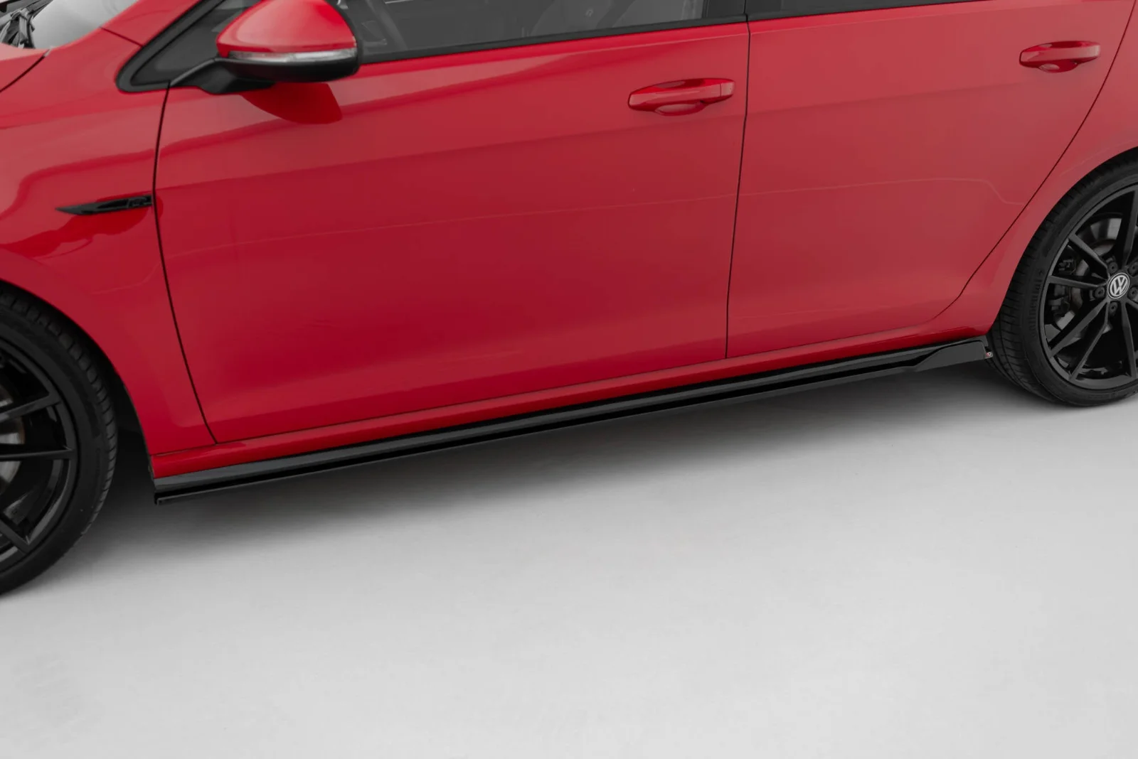 Maxton Seitenschweller-Ansätze V.1 für VW Golf 7 R R-Line FL – Schwarz glänzend