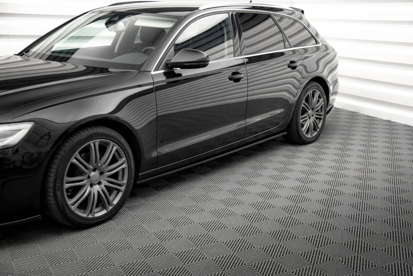 Maxton Design Seitenschweller-Ansätze V.2 für Audi A6 C7 – Schwarz glänzend