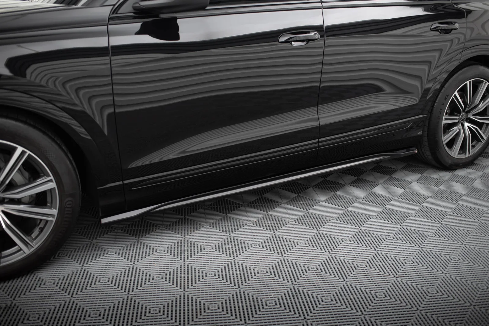 Maxton Seitenschweller-Ansätze V.2 Audi Q8 S line SQ8 Mk1 FL – Schwarz glänzend