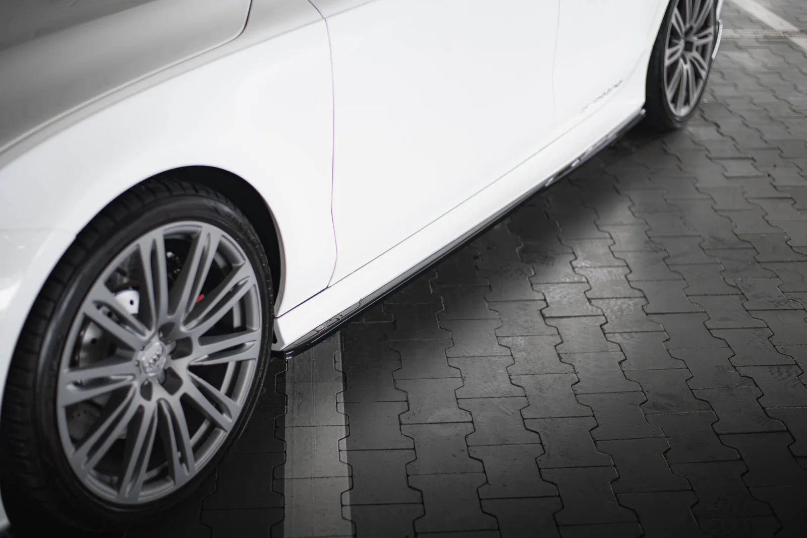Maxton Design Seitenschweller-Ansätze V.2 für Audi RS7 C7 – Schwarz glänzend