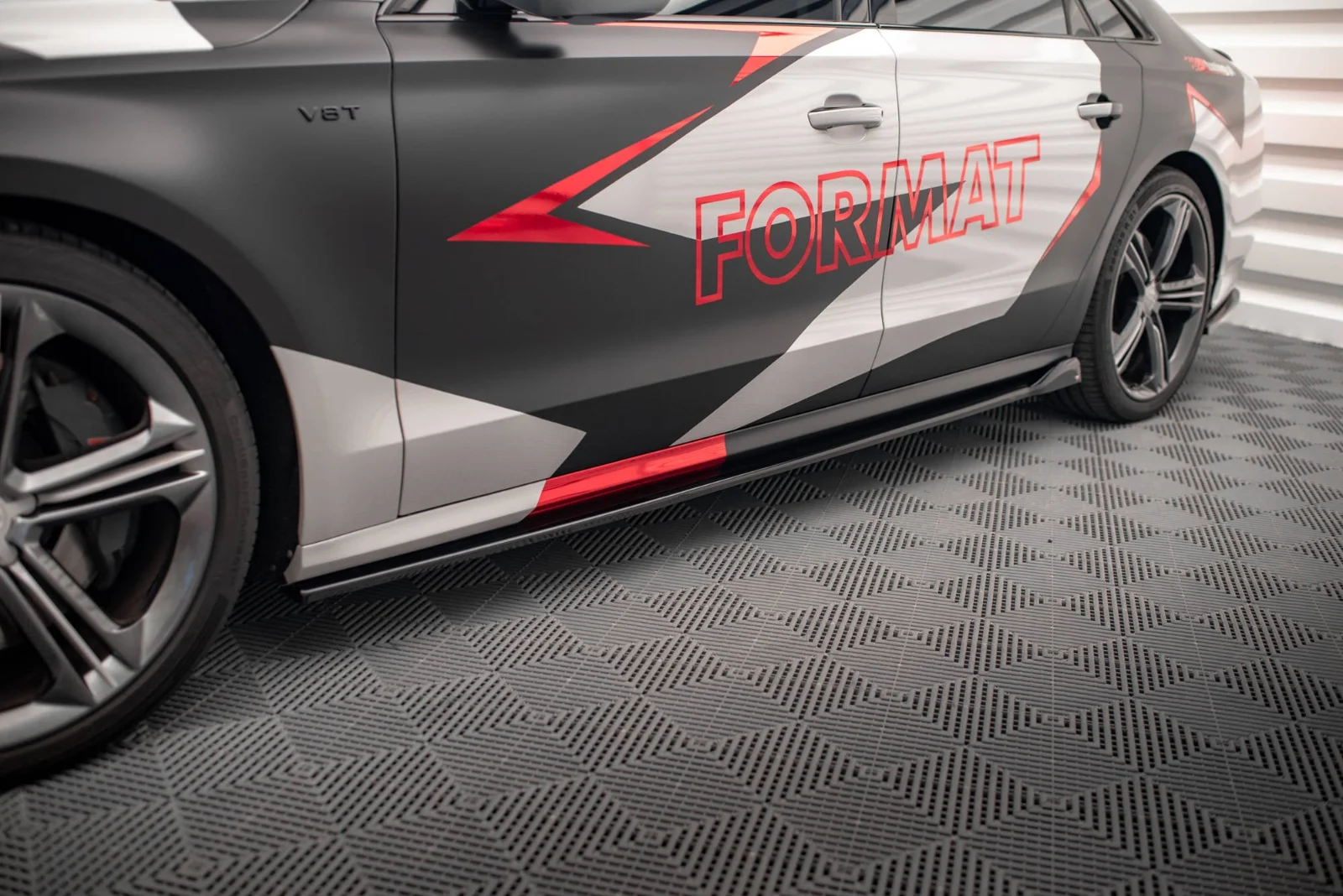 Maxton Design Seitenschweller-Ansätze V.2 für Audi S8 D4 – Schwarz glänzend