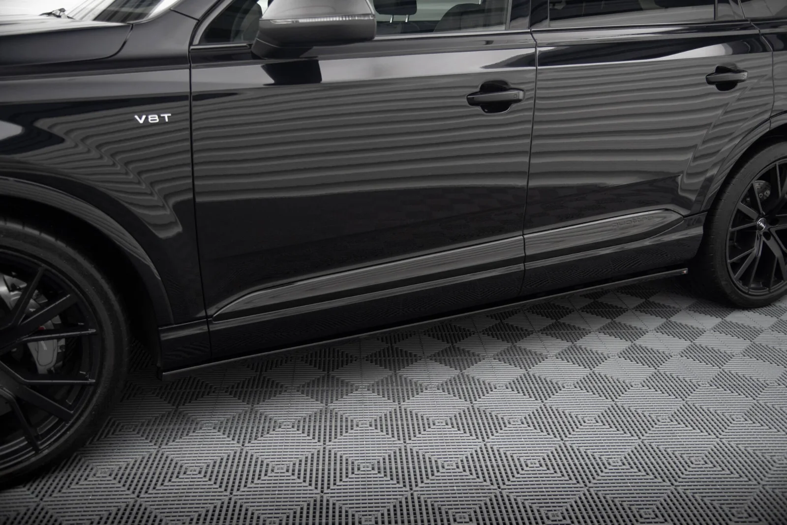 Maxton Seitenschweller-Ansätze V.2 Audi SQ7 Q7 S line Mk2 – Schwarz glänzend