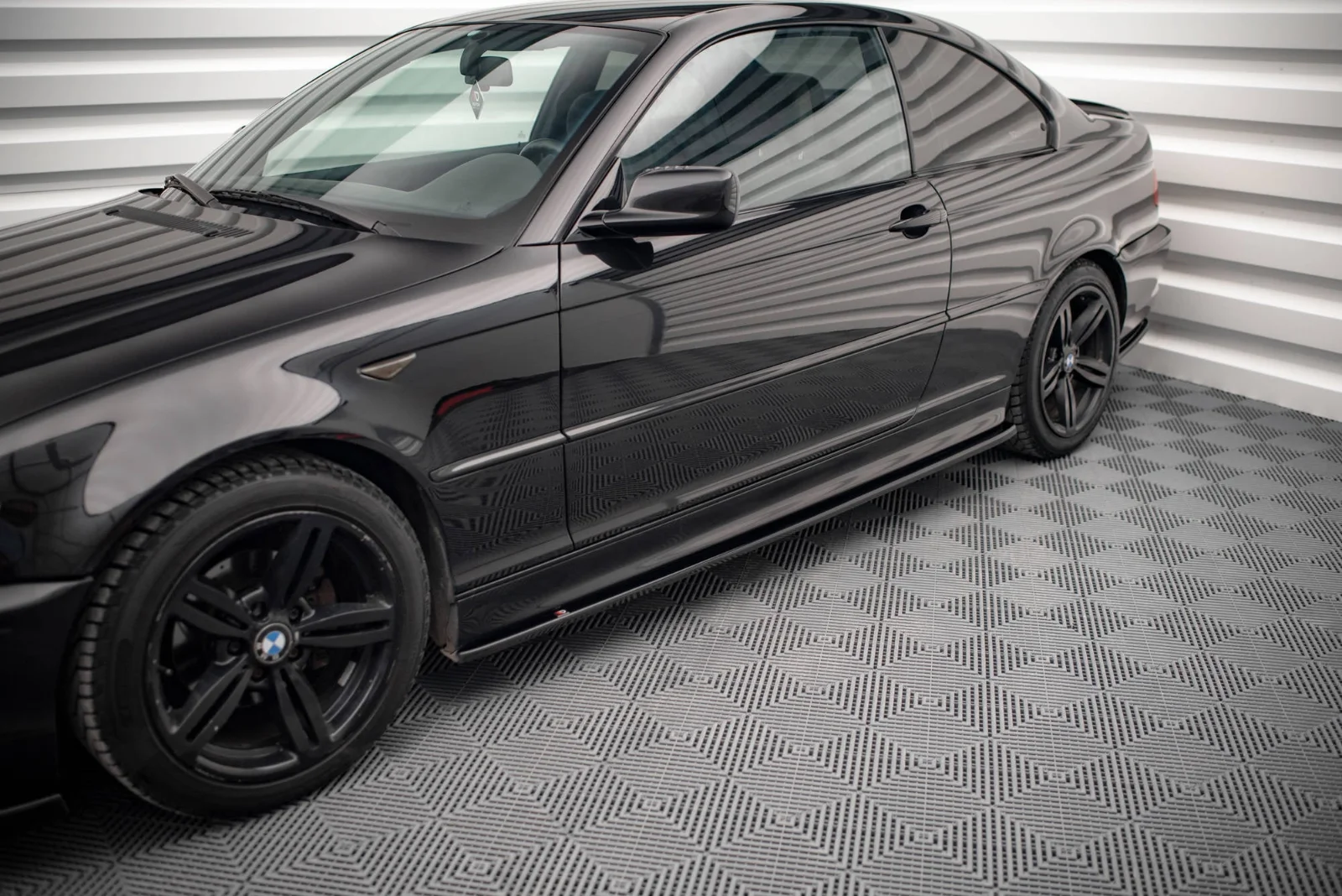 Maxton Seitenschweller-Ansätze V.2 für BMW 3er M-Paket E46 – Schwarz glänzend