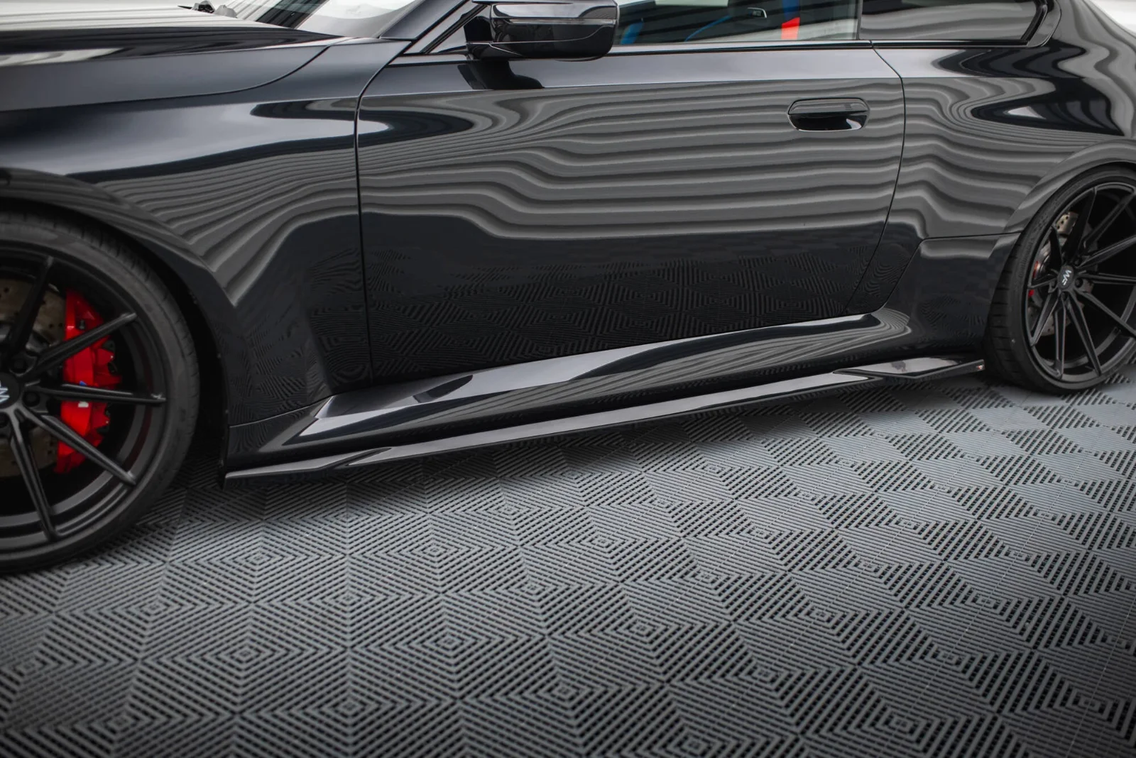 Maxton Design Seitenschweller-Ansätze V.2 für BMW M2 G87 – Schwarz glänzend