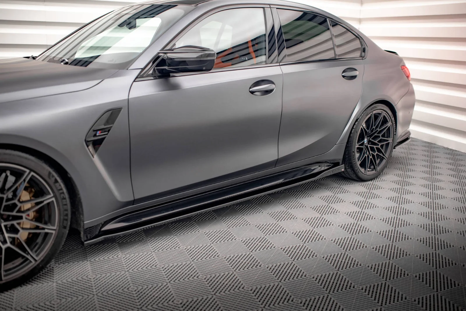 Maxton Design Seitenschweller-Ansätze V.2 für BMW M3 G80 G81 – Schwarz glänzend