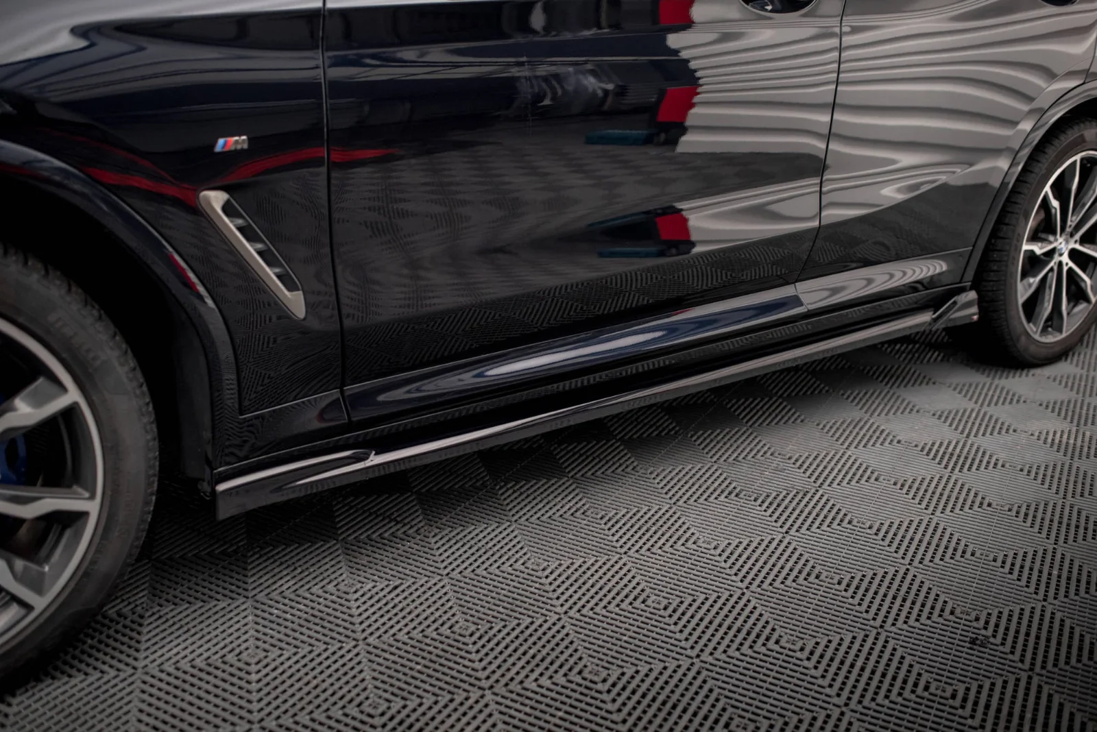Maxton Seitenschweller-Ansätze V.2 für BMW X4 M-Paket G02 – Schwarz glänzend