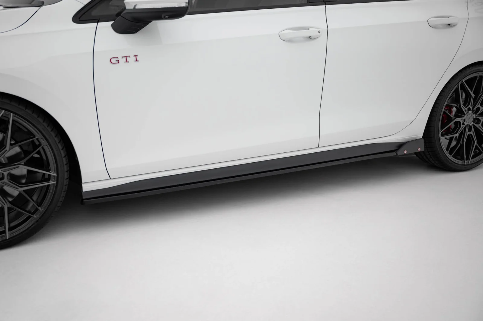 Maxton Seitenschweller-Ansätze V.2 VW Golf 8 GTI GTE – Schwarz glänzend