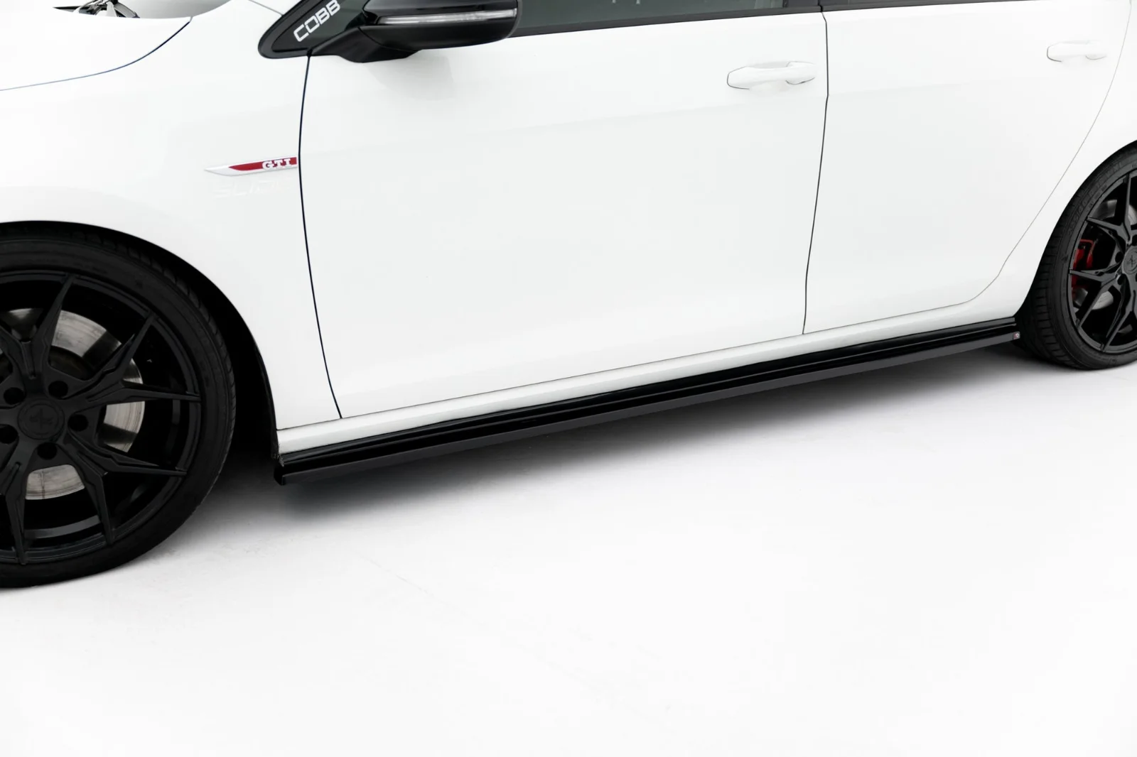 Maxton Seitenschweller-Ansätze V.2 VW Golf 7 GTI GTD Mk7 FL – Schwarz glänzend