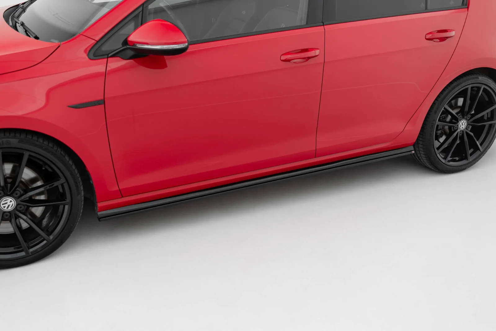 Maxton Seitenschweller-Ansätze V.2 für VW Golf 7 R R-Line FL – Schwarz glänzend