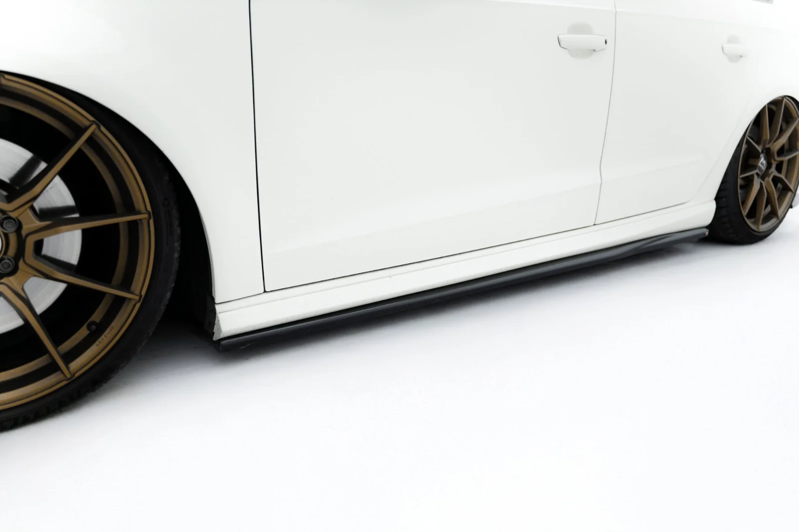 Maxton Seitenschweller-Ansätze V.3 Audi S3 A3 S line 8V FL – Schwarz glänzend