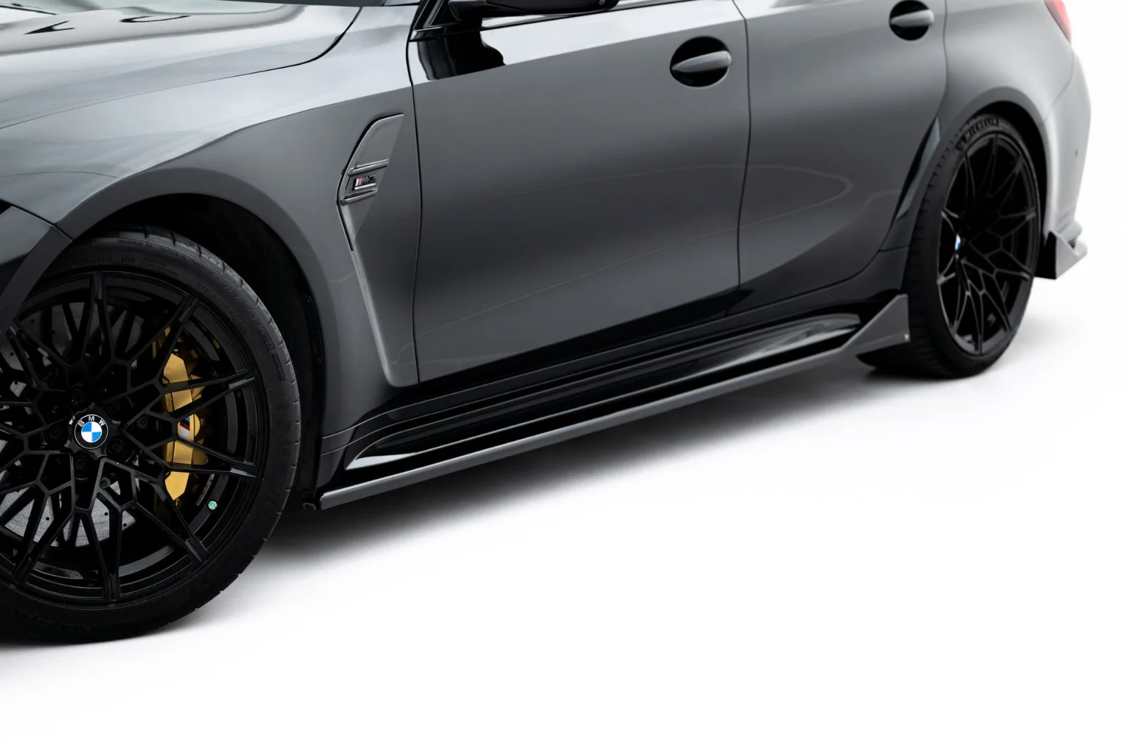 Maxton Design Seitenschweller-Ansätze V.3 für BMW M3 G80 G81 – Schwarz glänzend