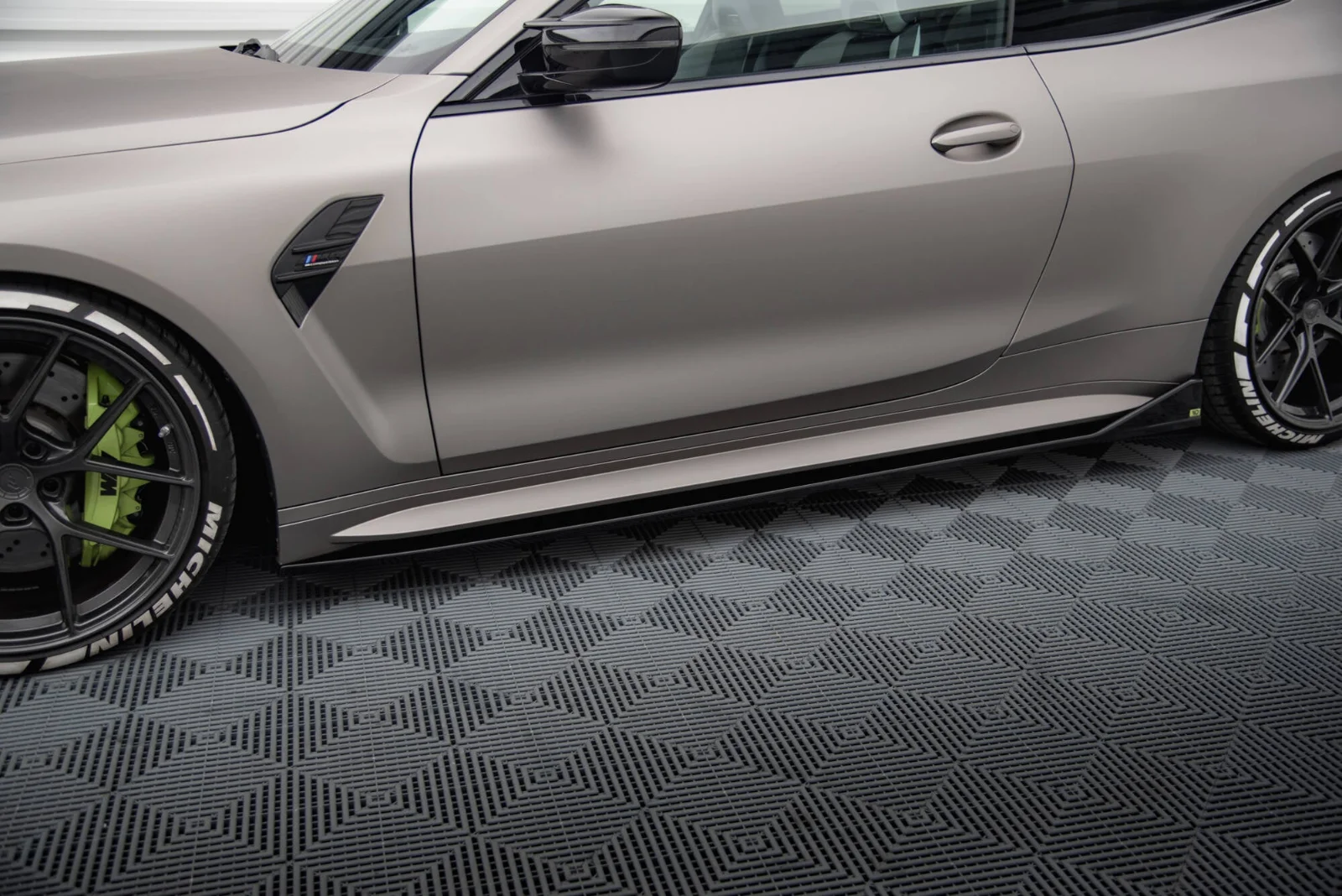 Maxton Design Seitenschweller-Ansätze V.3 für BMW M4 G82 FL – Schwarz glänzend