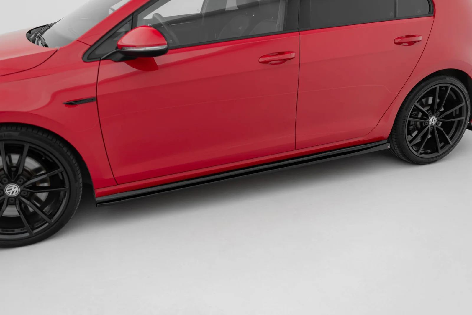 Maxton Seitenschweller-Ansätze V.3 für VW Golf 7 R R-Line FL – Schwarz glänzend