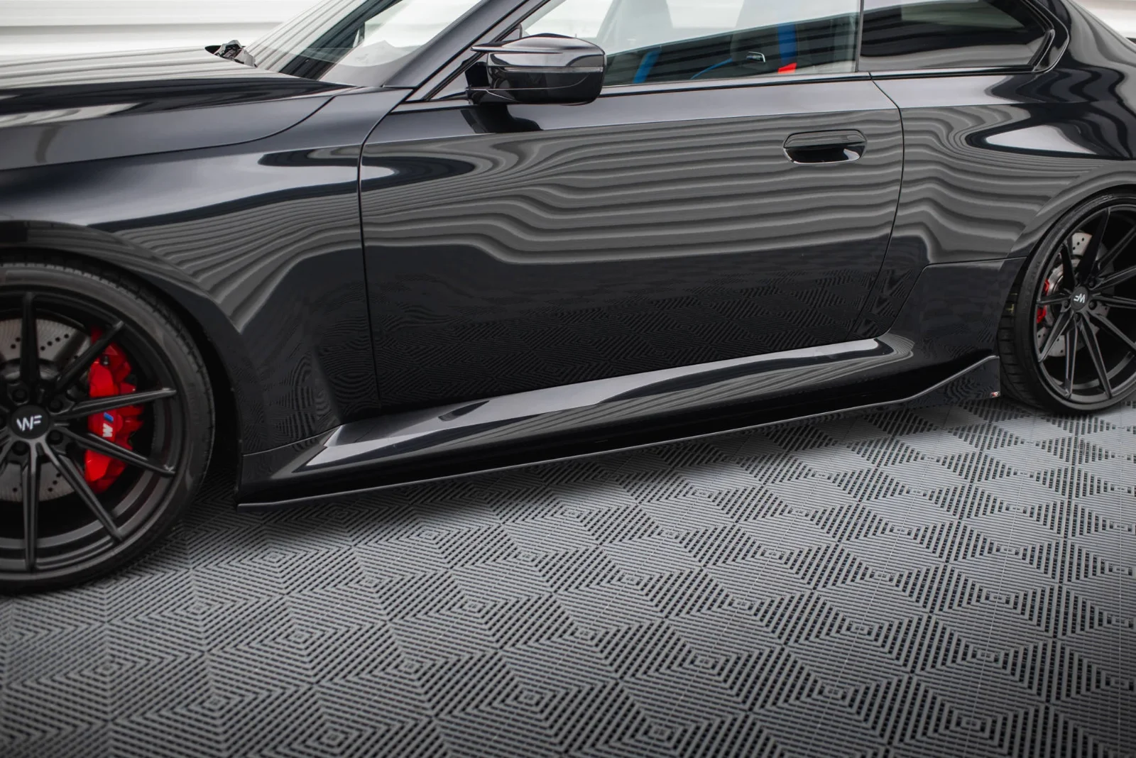 Maxton Design Seitenschweller-Ansätze V.4 für BMW M2 G87 – Schwarz glänzend