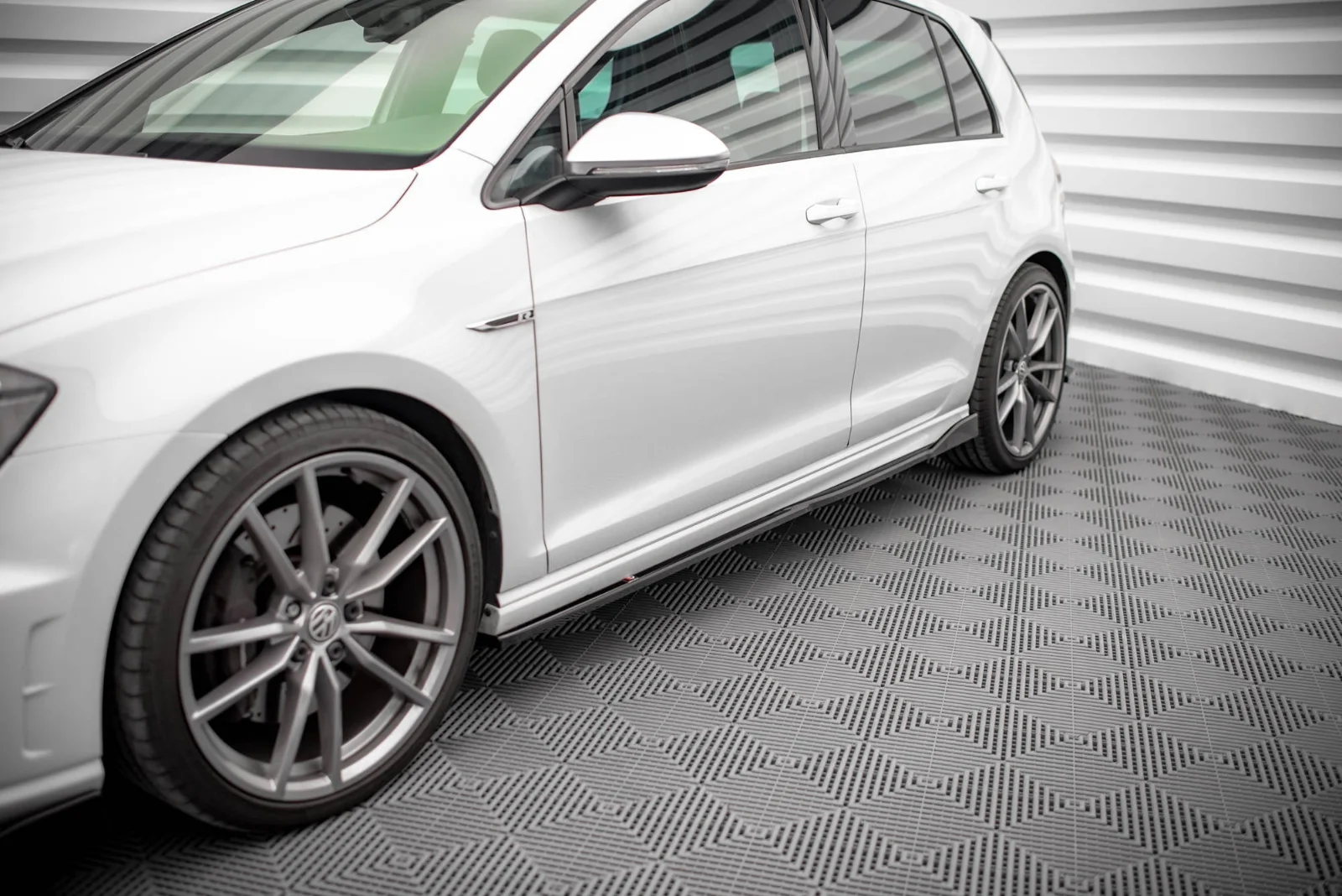 Maxton Seitenschweller-Ansätze V.4 für VW Golf 7 R R-Line – Schwarz glänzend – VW-GO-7-R-SD2G – VW-GO-7-R-SD2G