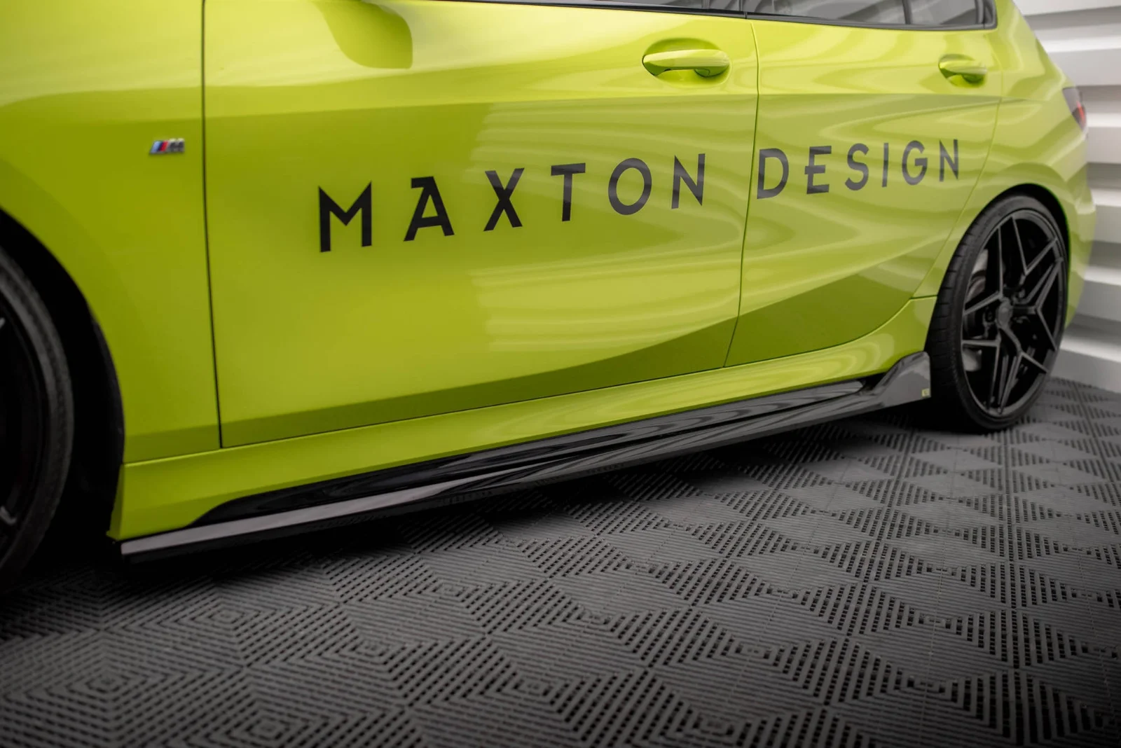 Maxton Seitenschweller-Ansätze V.5 BMW 1er M-Paket M135i – Schwarz glänzend