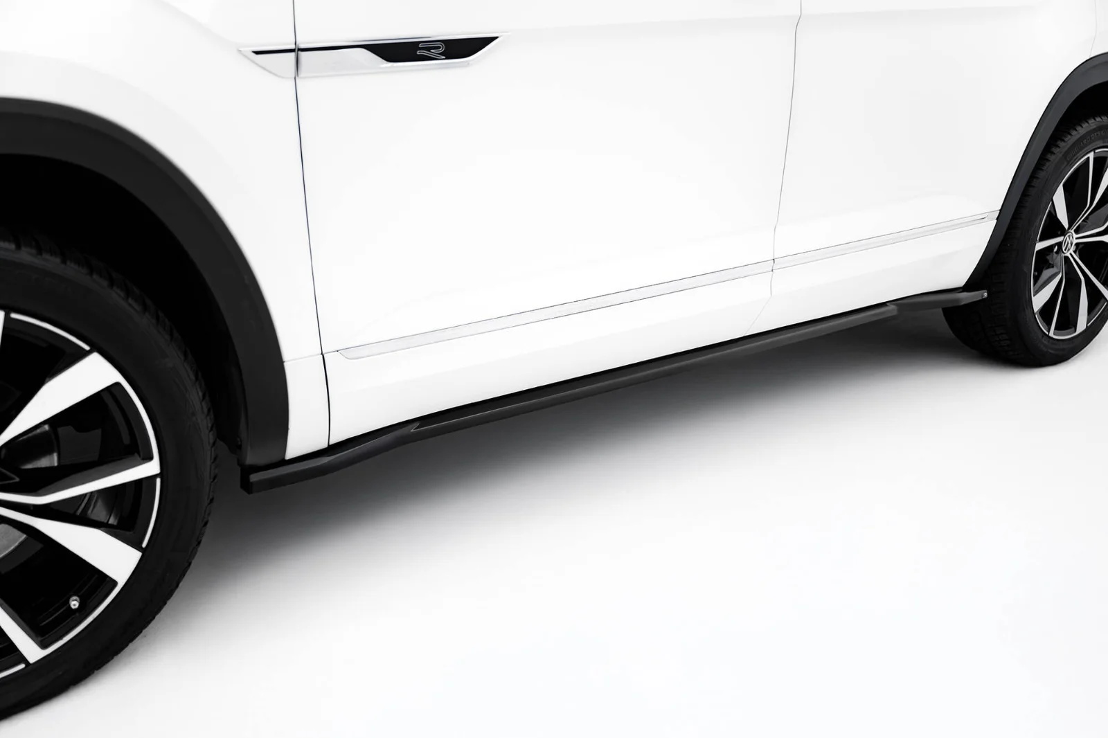 Maxton Seitenschweller-Ansätze für VW Atlas R-Line Mk1 FL 2 – Schwarz glänzend