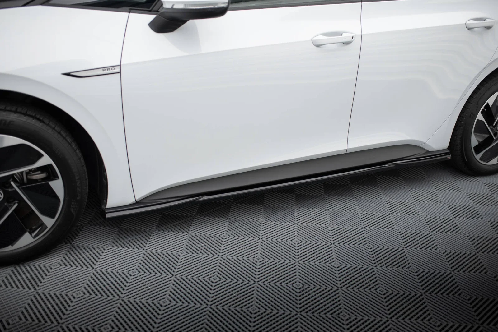 Maxton Design Seitenschweller-Ansätze für VW ID.3 Mk1 – Schwarz glänzend