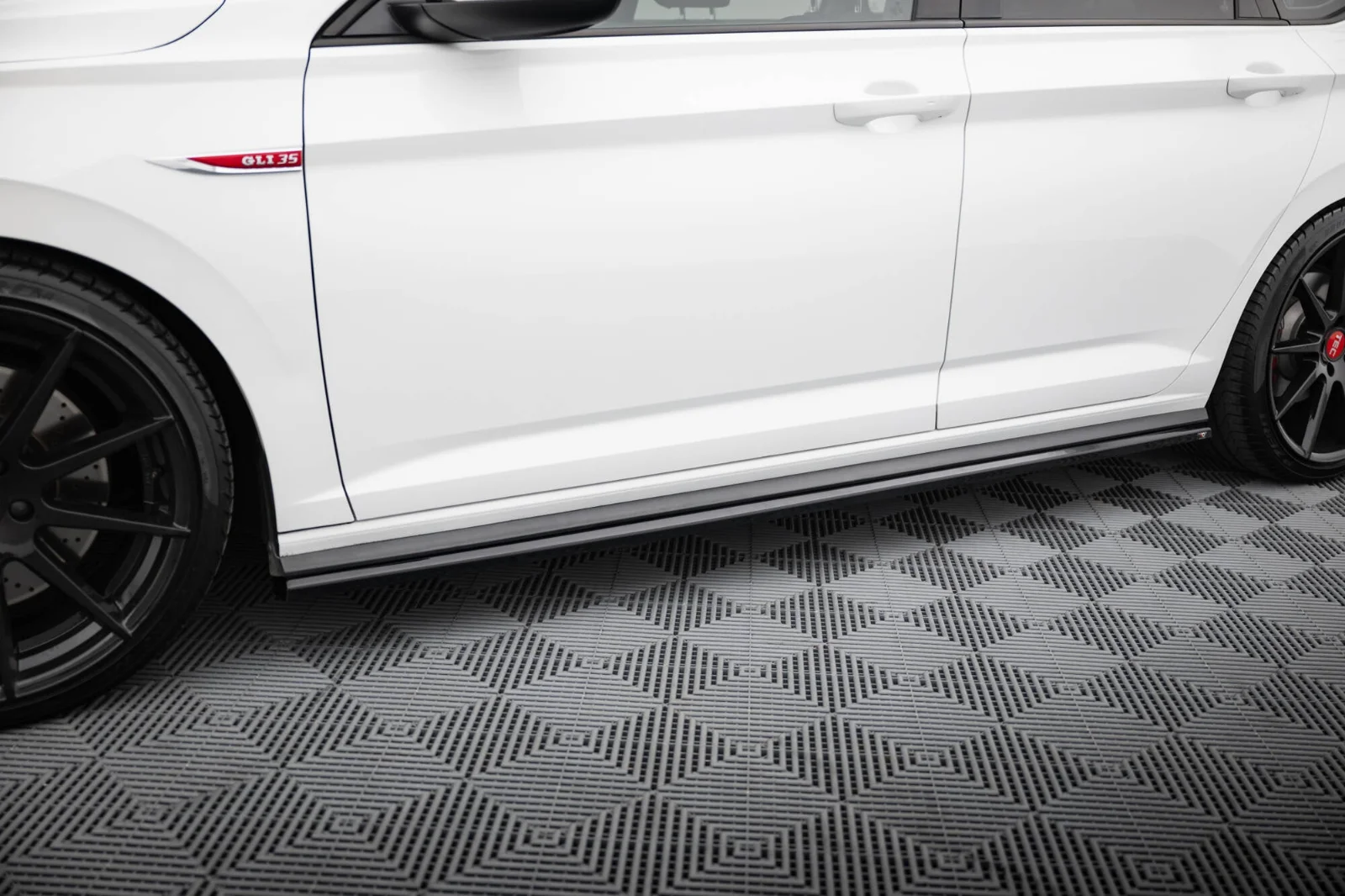 Maxton Seitenschweller-Ansätze für VW Jetta GLI Mk7 FL 2 – Schwarz glänzend