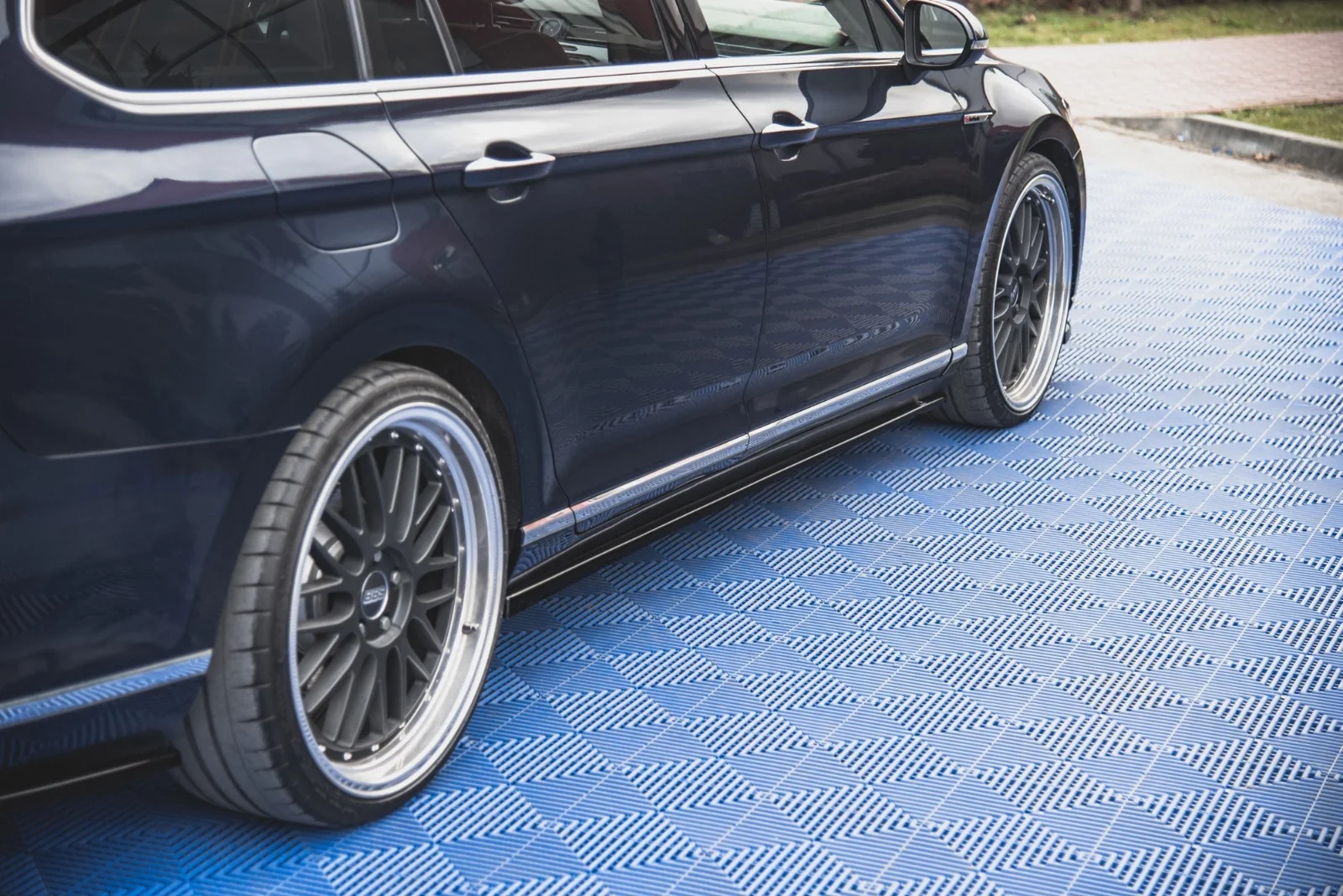 Maxton Design Seitenschweller-Ansätze für VW Passat B8 – Schwarz glänzend