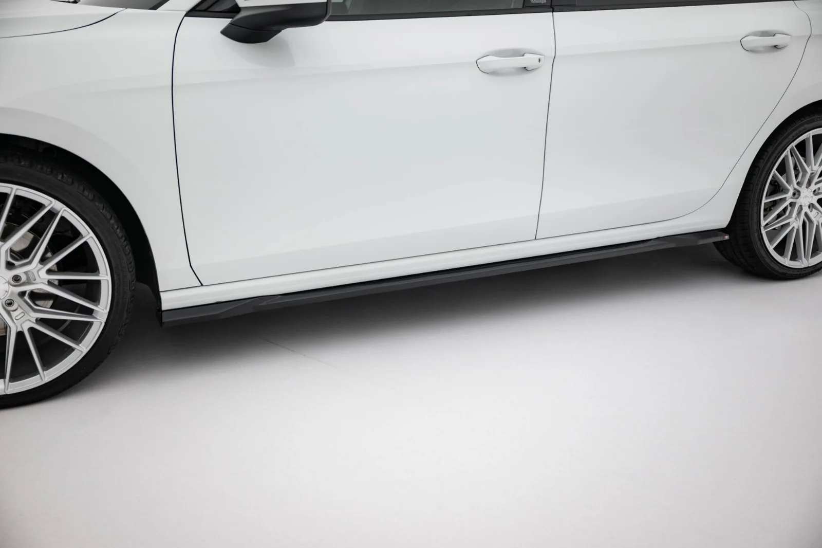Maxton Design Seitenschweller-Ansätze für VW Passat B9 – Schwarz glänzend