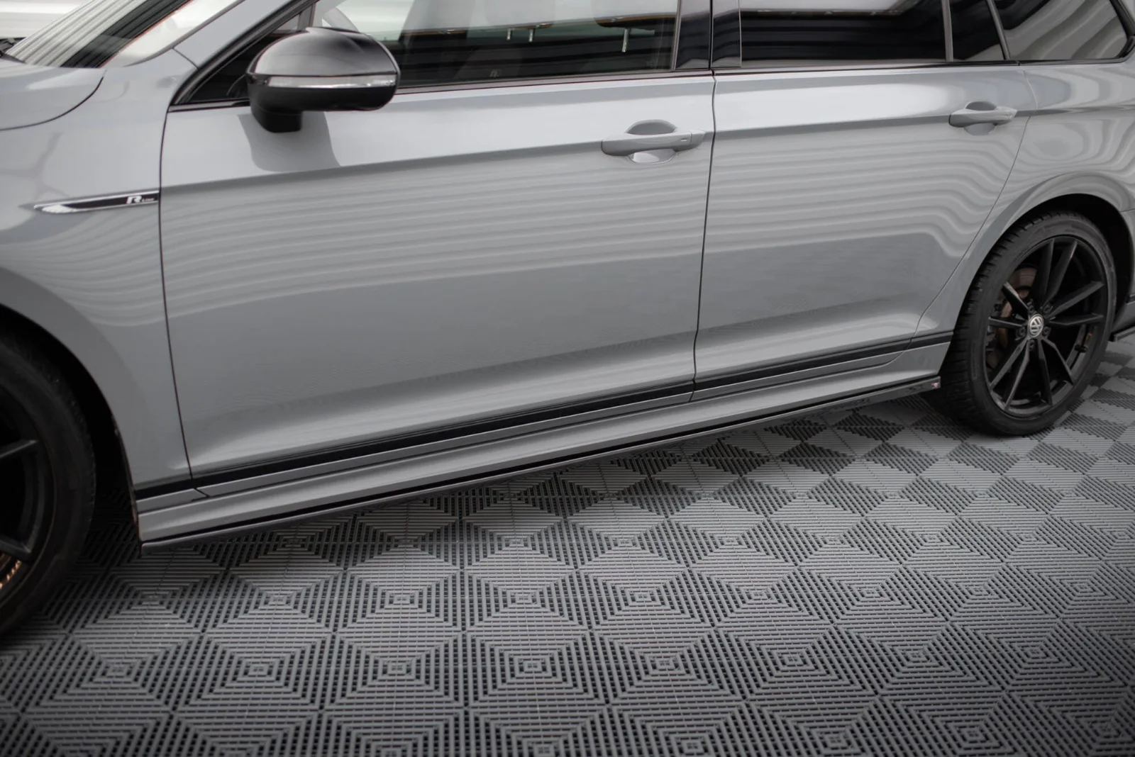 Maxton Seitenschweller-Ansätze für VW Passat R-Line B8 FL – Schwarz glänzend