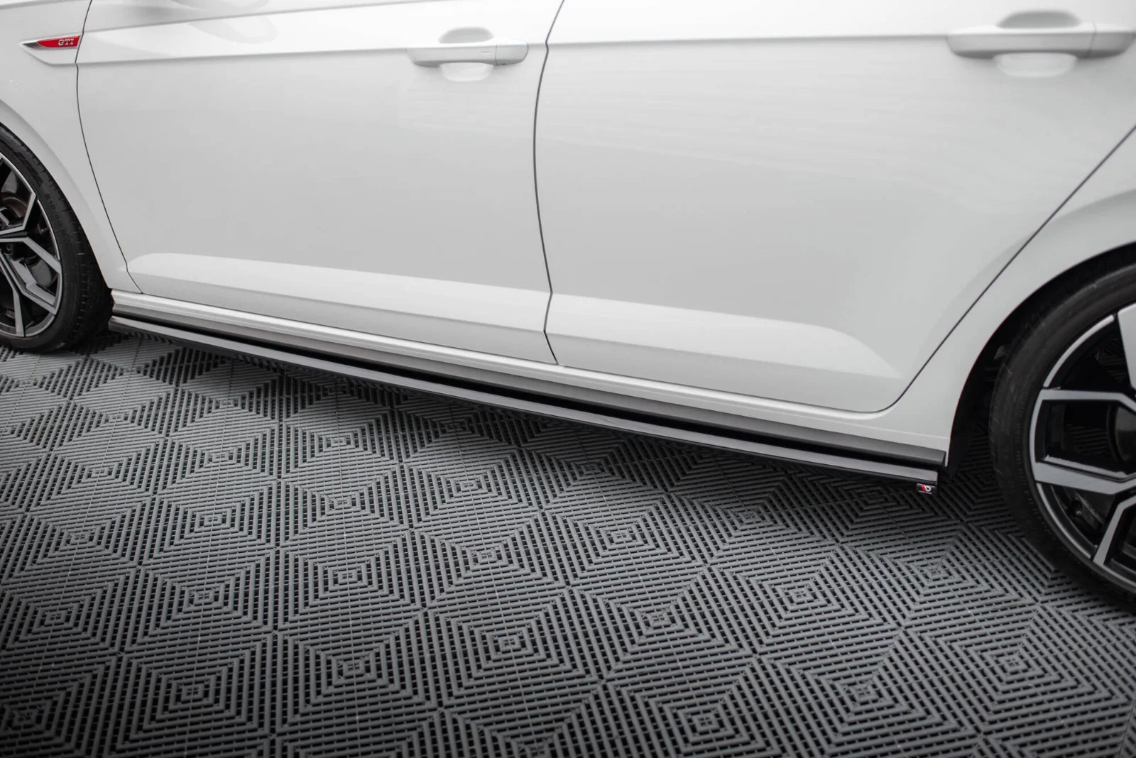 Maxton Design Seitenschweller-Ansätze für VW Polo GTI Mk6 FL – Schwarz glänzend