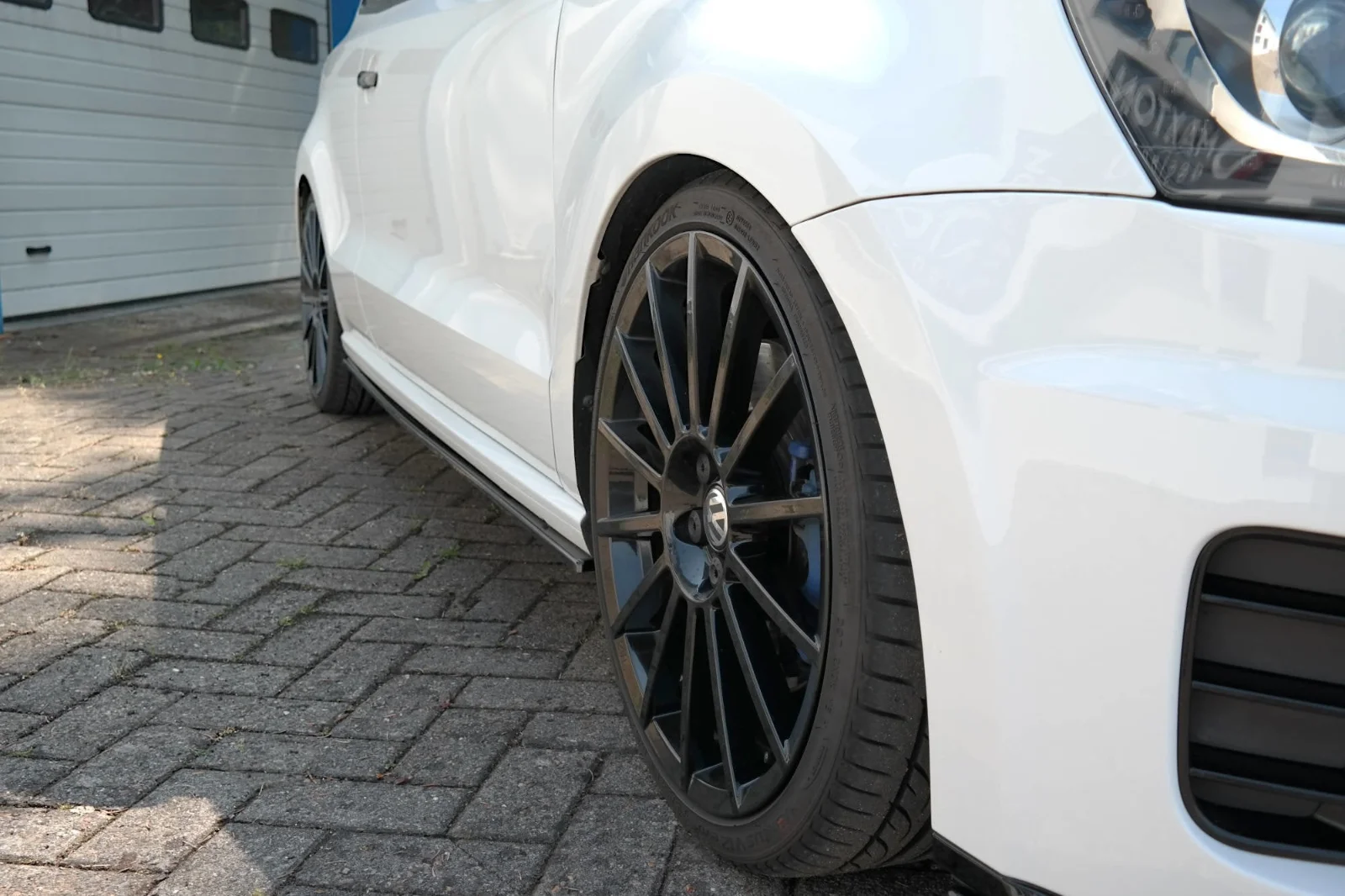 Maxton Design Seitenschweller-Ansätze für VW Polo WRC Mk5 – Schwarz glänzend