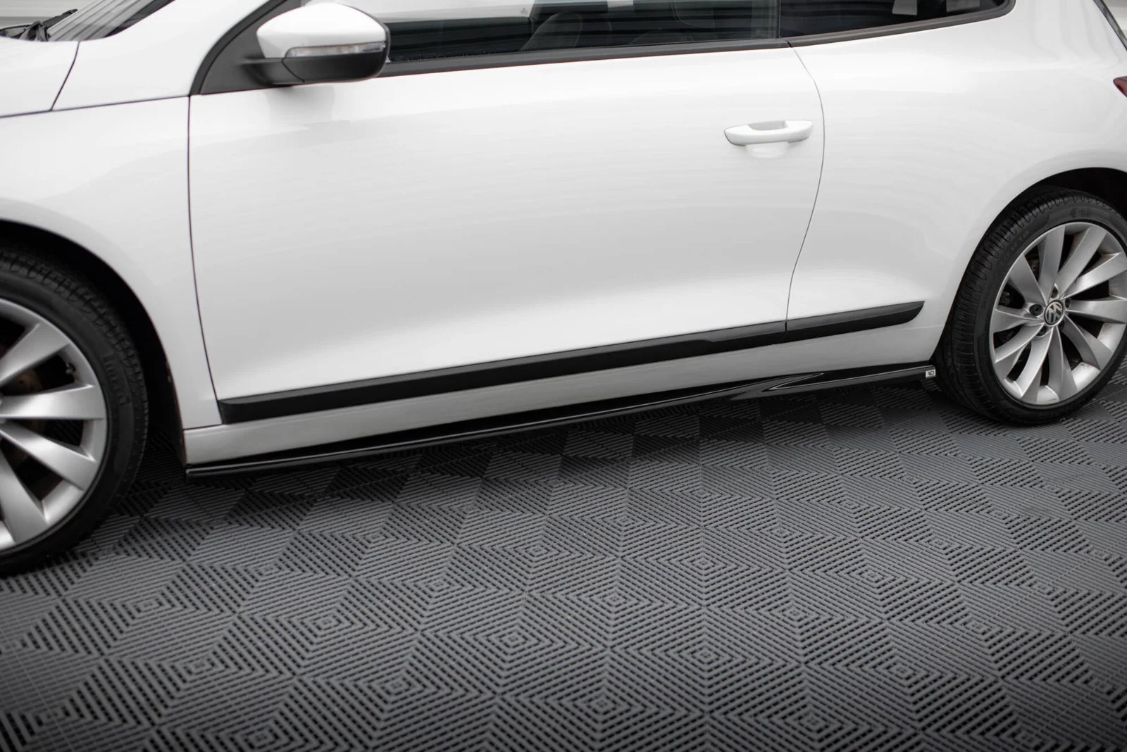 Maxton Design Seitenschweller-Ansätze für VW Scirocco Mk3 FL – Schwarz glänzend