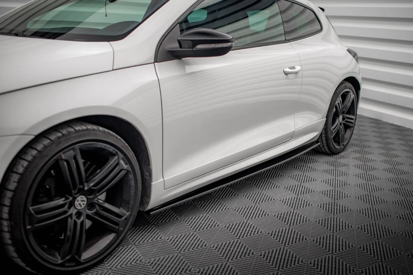 Maxton Design Seitenschweller-Ansätze für VW Scirocco R Mk3 – Schwarz glänzend