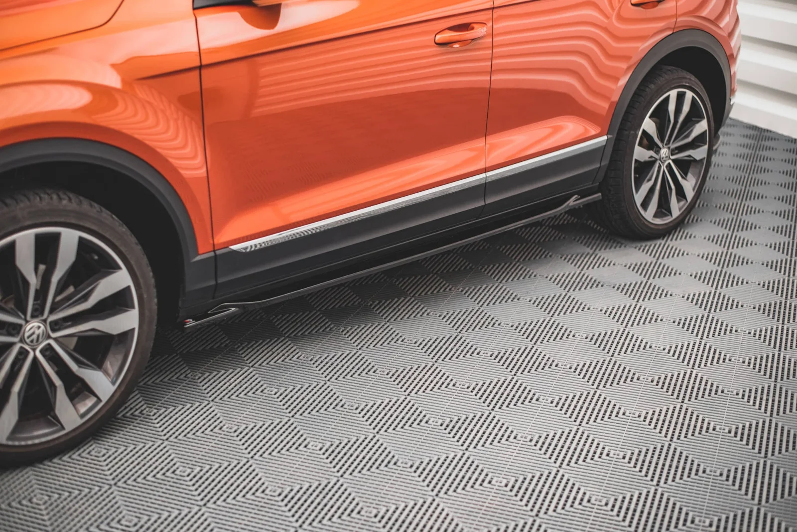 Maxton Design Seitenschweller-Ansätze für VW T-Roc Mk1 – Schwarz glänzend
