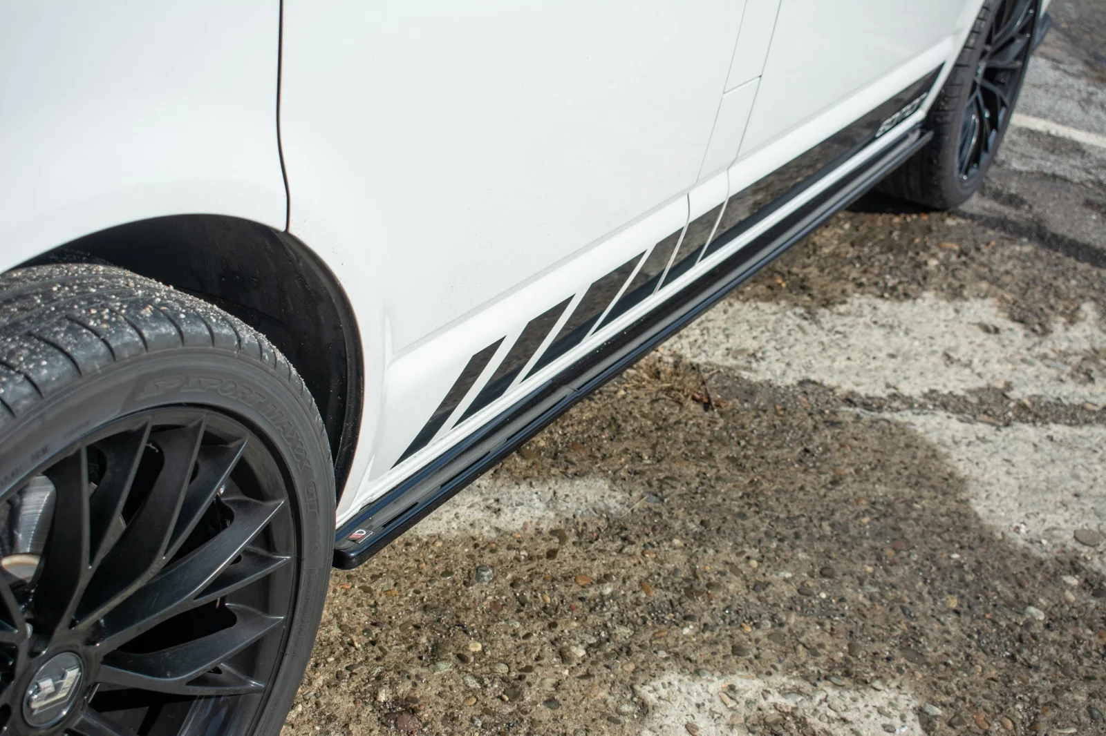 Maxton Design Seitenschweller-Ansätze für VW T6 T6.1 – Schwarz glänzend