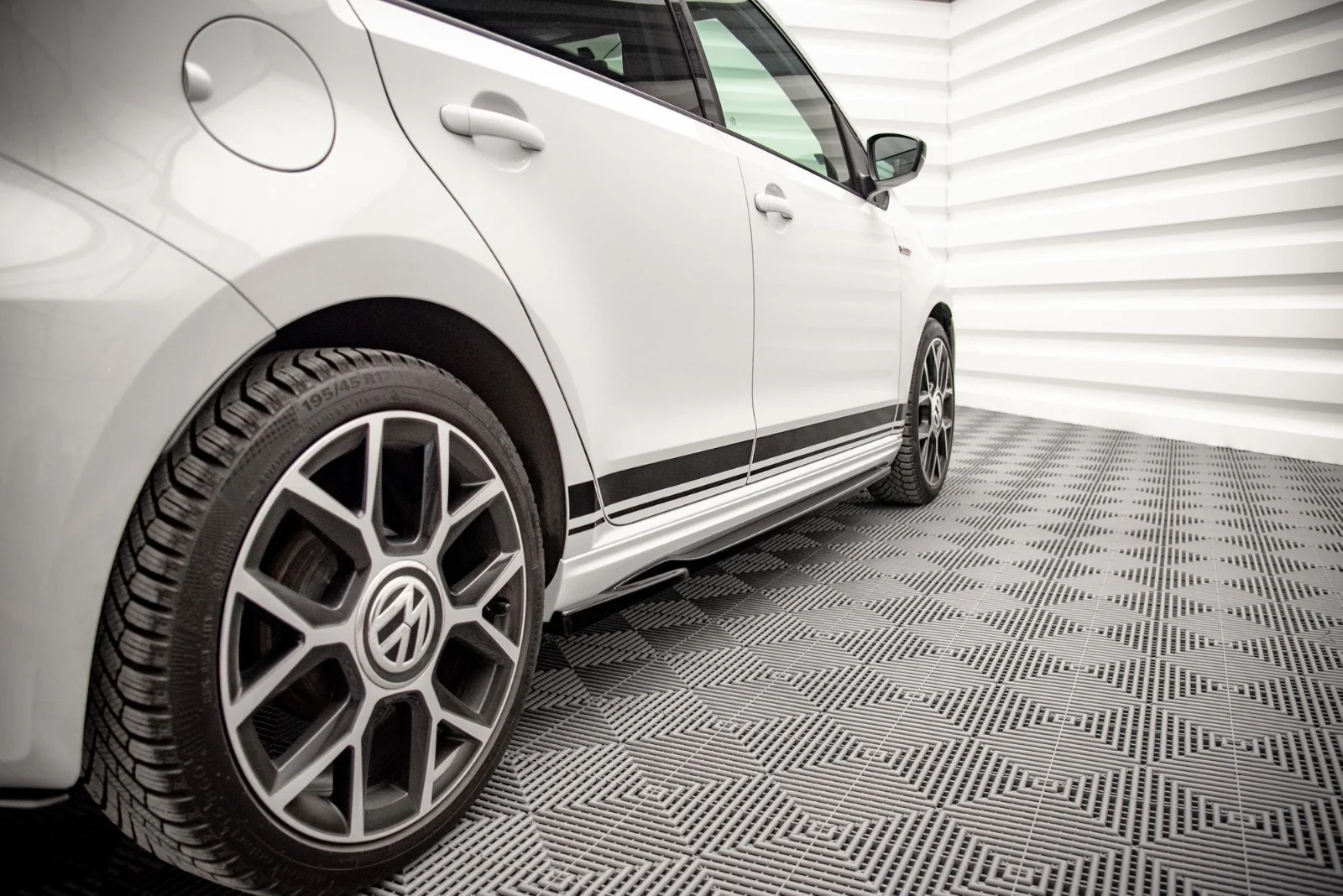 Maxton Design Seitenschweller-Ansätze für VW Up GTI – Schwarz glänzend