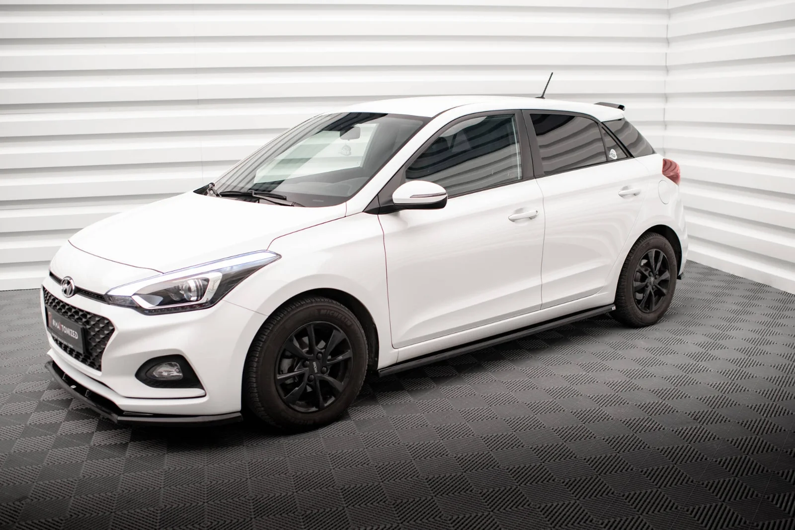 Maxton Design Splitter-Set für Hyundai i20 Mk2 FL – Schwarz glänzend