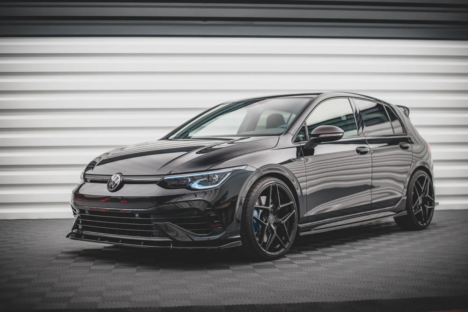 Maxton Design Splitter-Set für VW Golf 8 R – Schwarz glänzend
