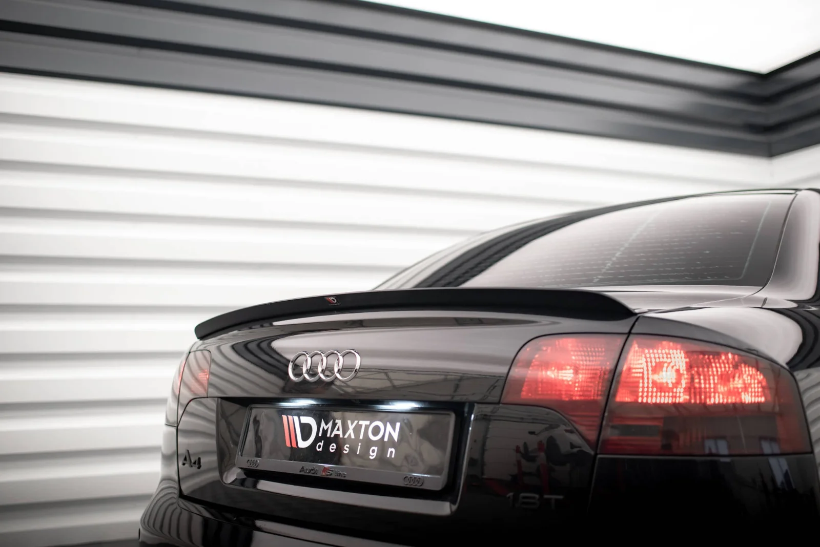 Maxton Design Spoilerlippe für Audi A4 S line B7 – Schwarz glänzend