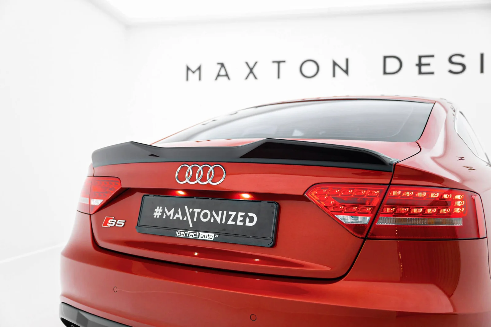 Maxton Design Spoilerlippe für Audi A5 S line S5 8T FL – Schwarz glänzend