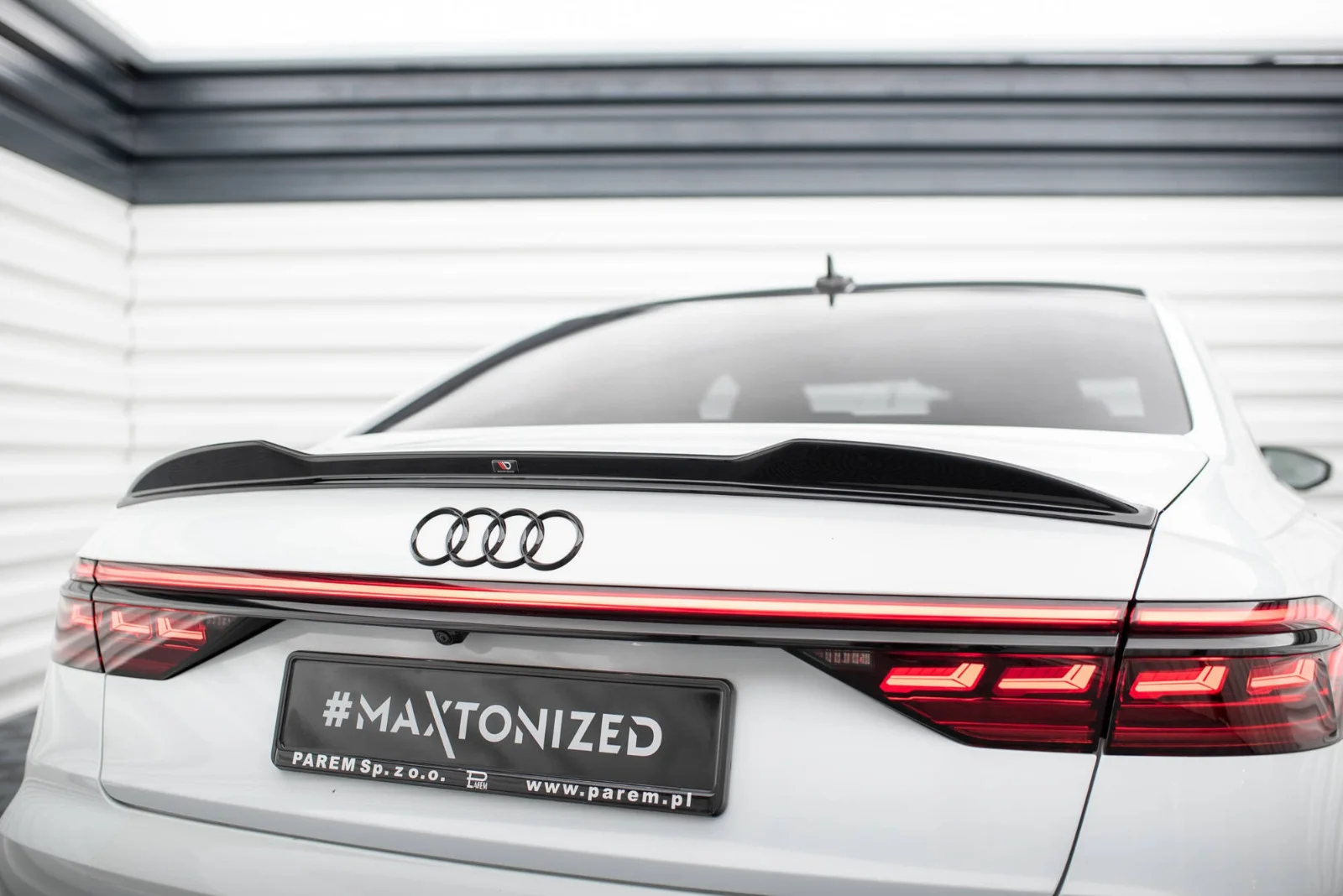 Maxton Design Spoilerlippe für Audi A8 S line S8 D5 FL – Schwarz glänzend